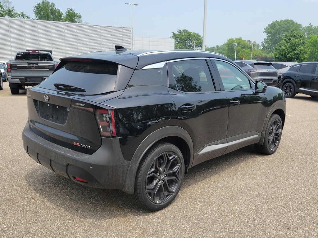 New 2025 Nissan Kicks SR SUV