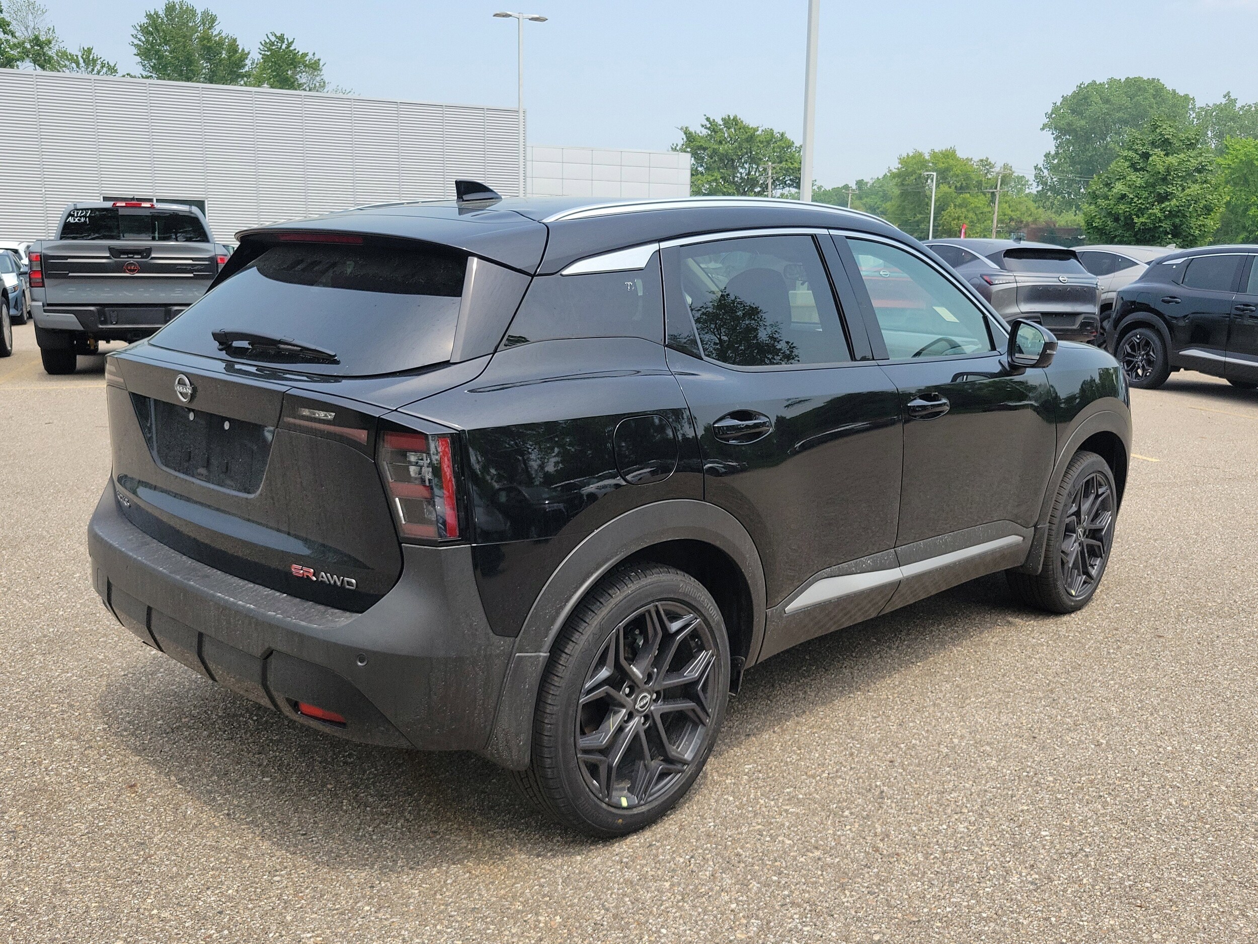 2025 Nissan Kicks SR photo 3