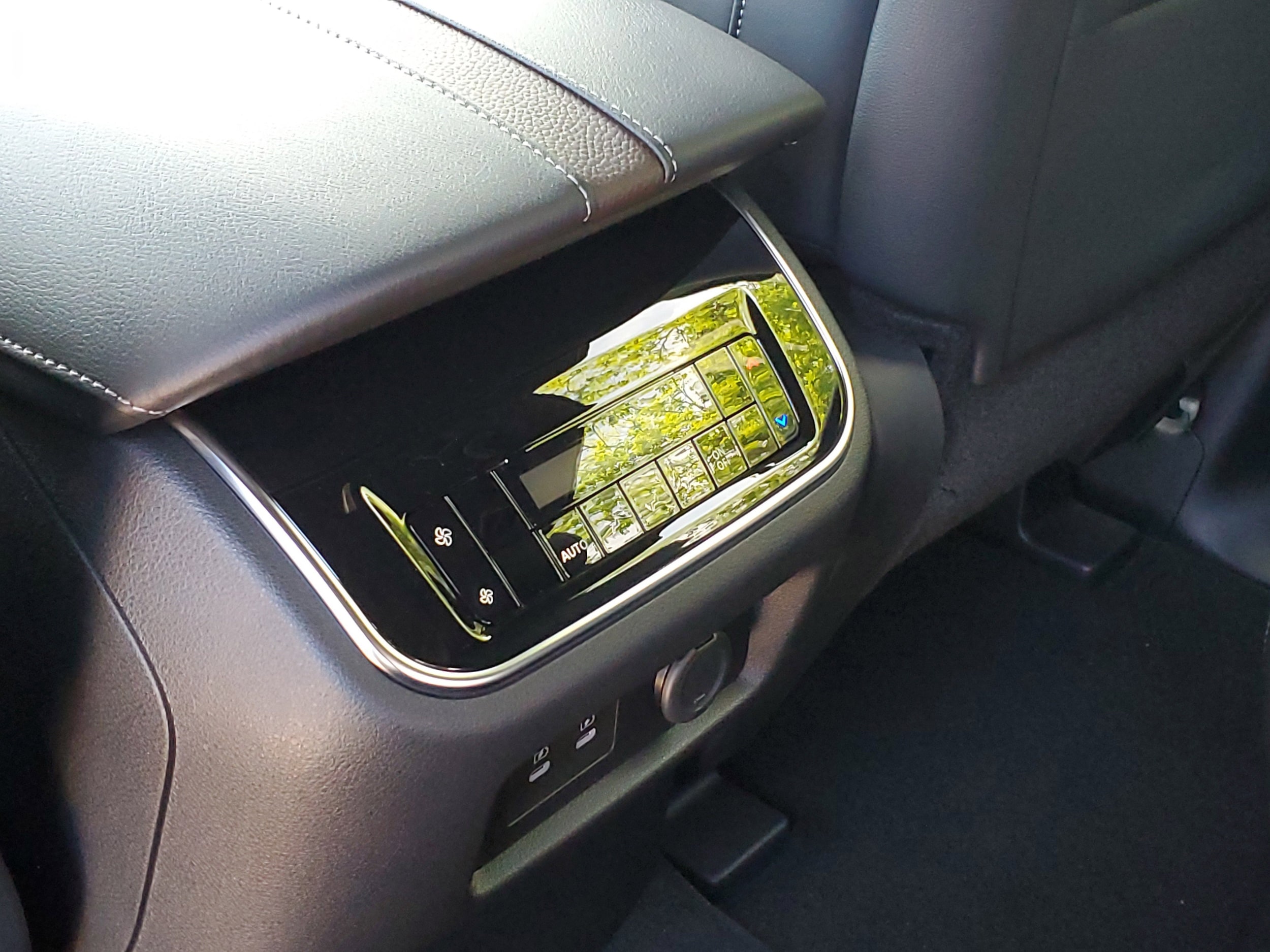2025 Nissan Armada SL - Photo 28