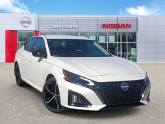 2025 Nissan Altima SR Sedan