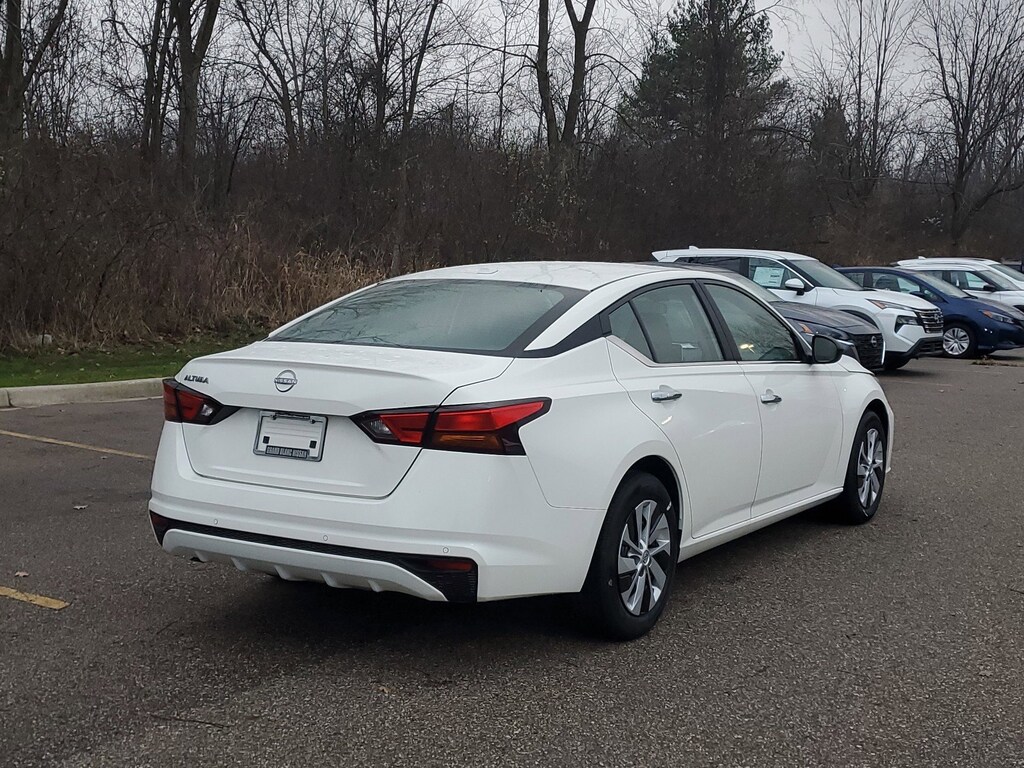 New 2025 Nissan Altima S Sedan