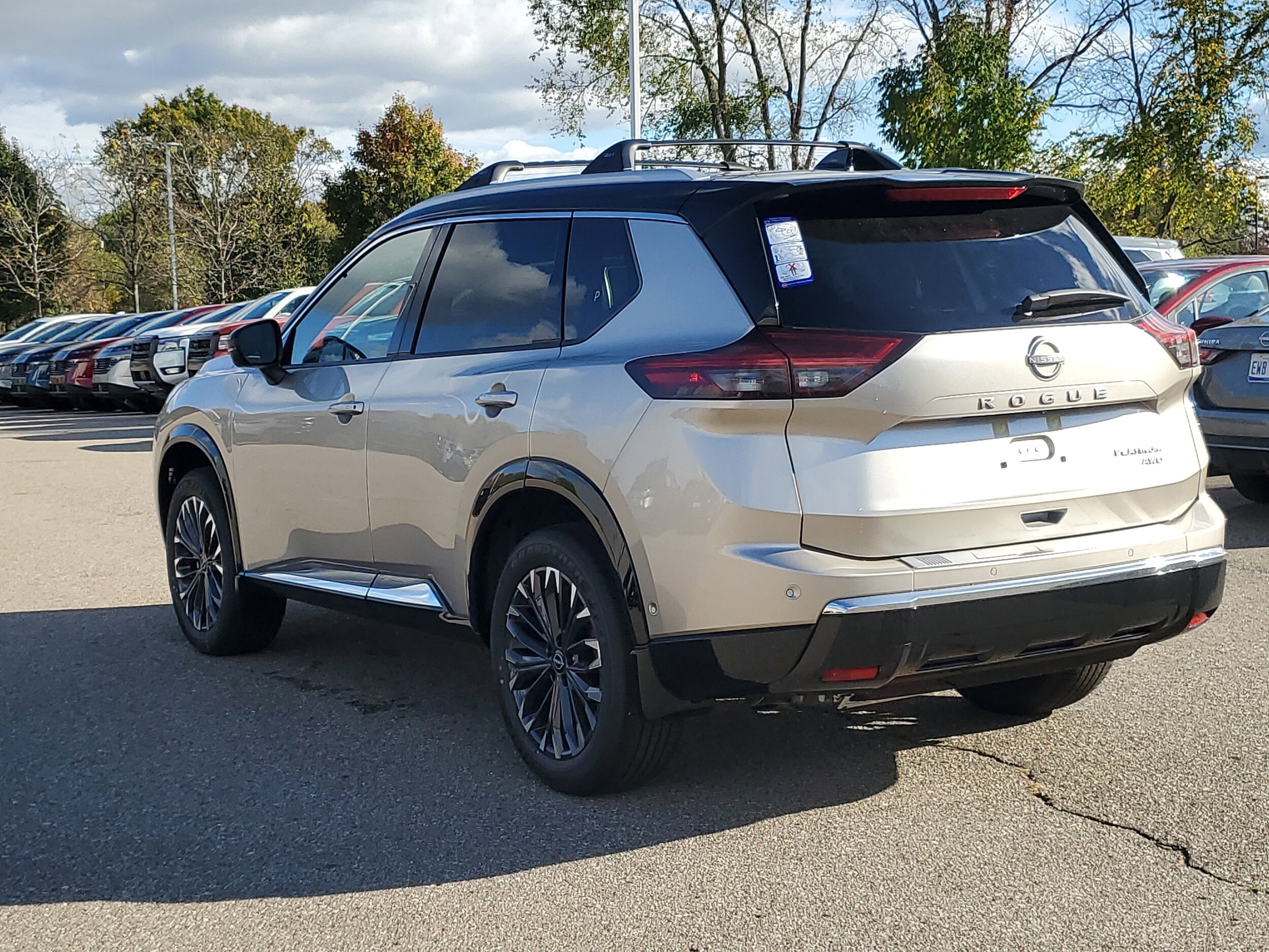 2026 Nissan Rogue Platinum photo 3