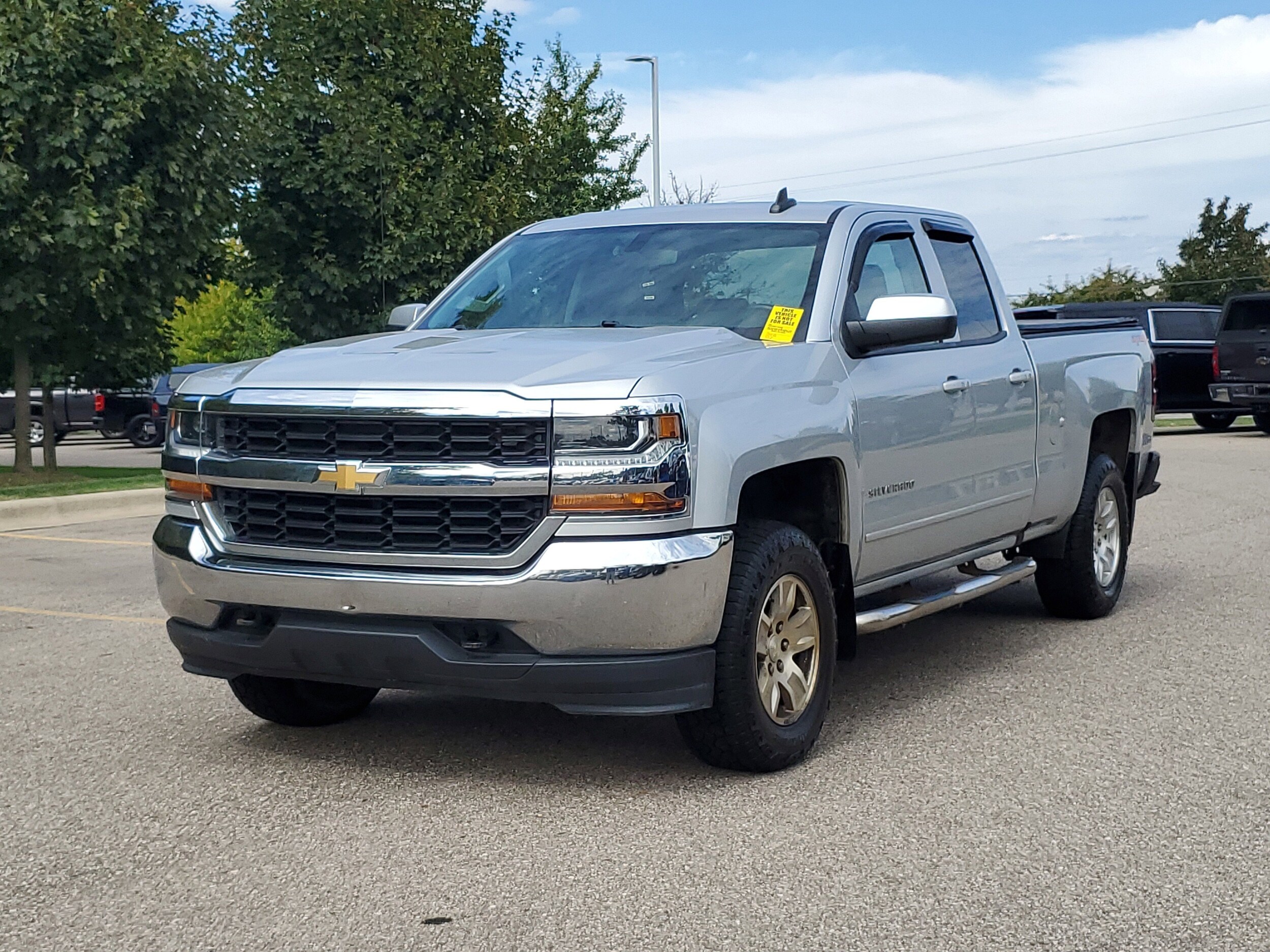 2018 Chevrolet Silverado 1500 LT photo 2
