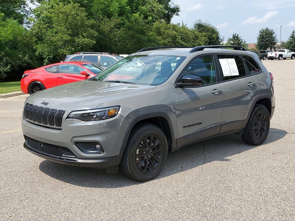 Used 2023 Jeep Cherokee Altitude Lux SUV