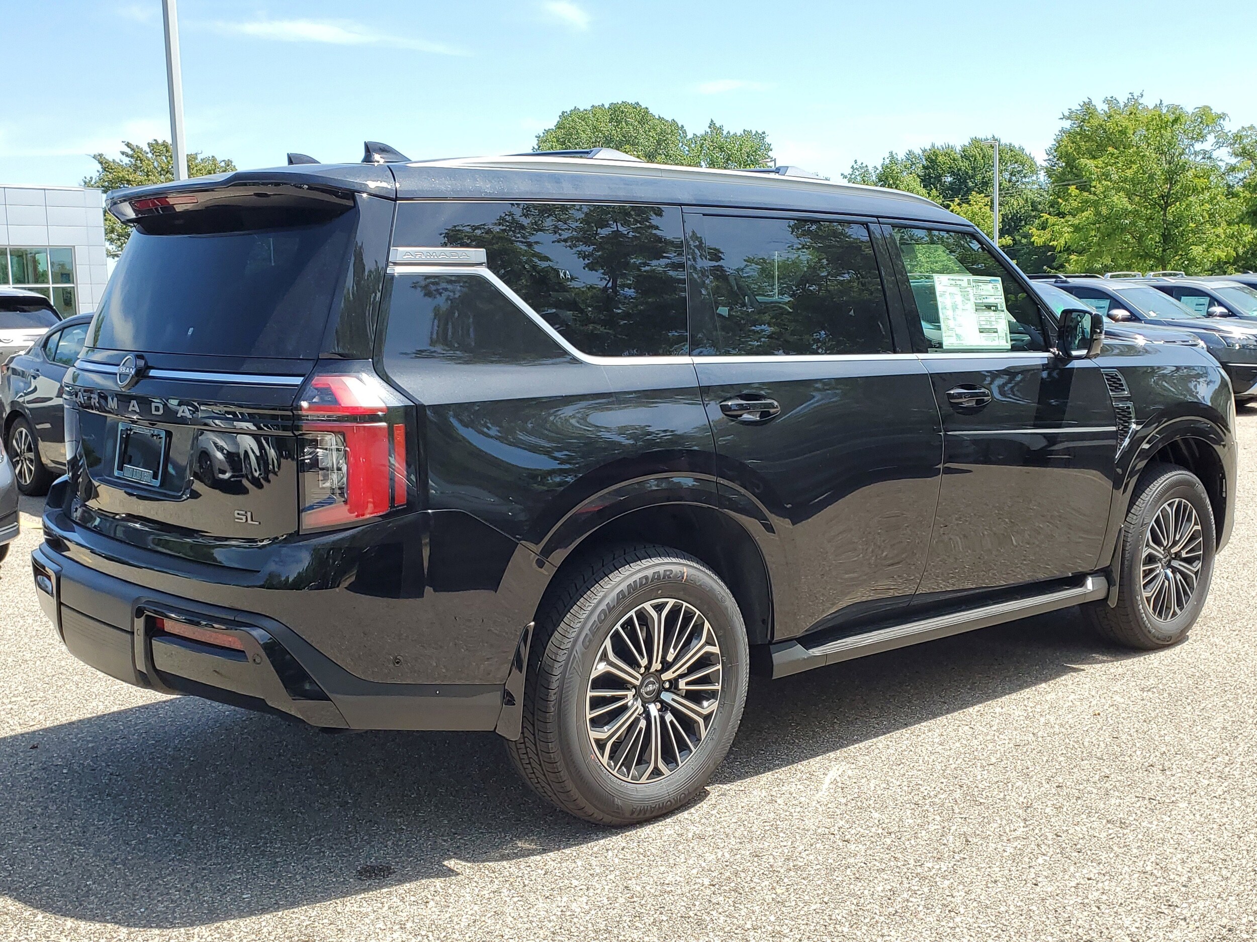 2025 Nissan Armada SL photo 4