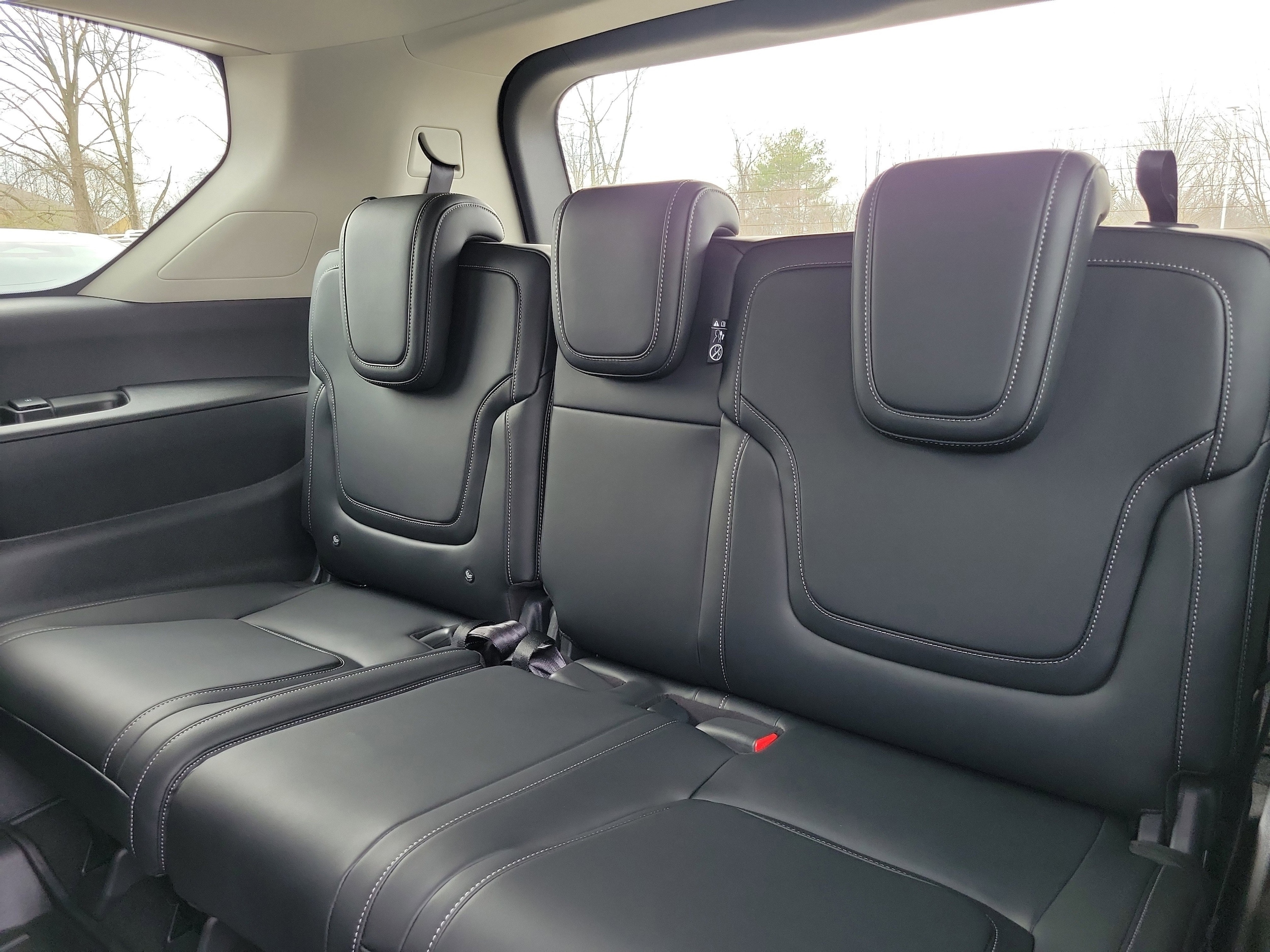 2025 Nissan Armada SV - Photo 25