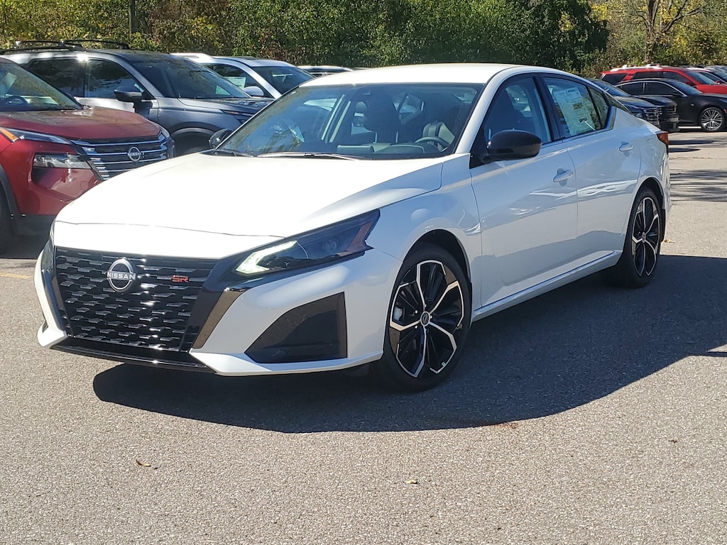 New 2025 Nissan Altima SR Sedan