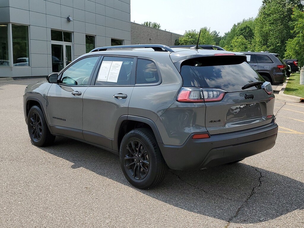 Used 2023 Jeep Cherokee Altitude Lux SUV