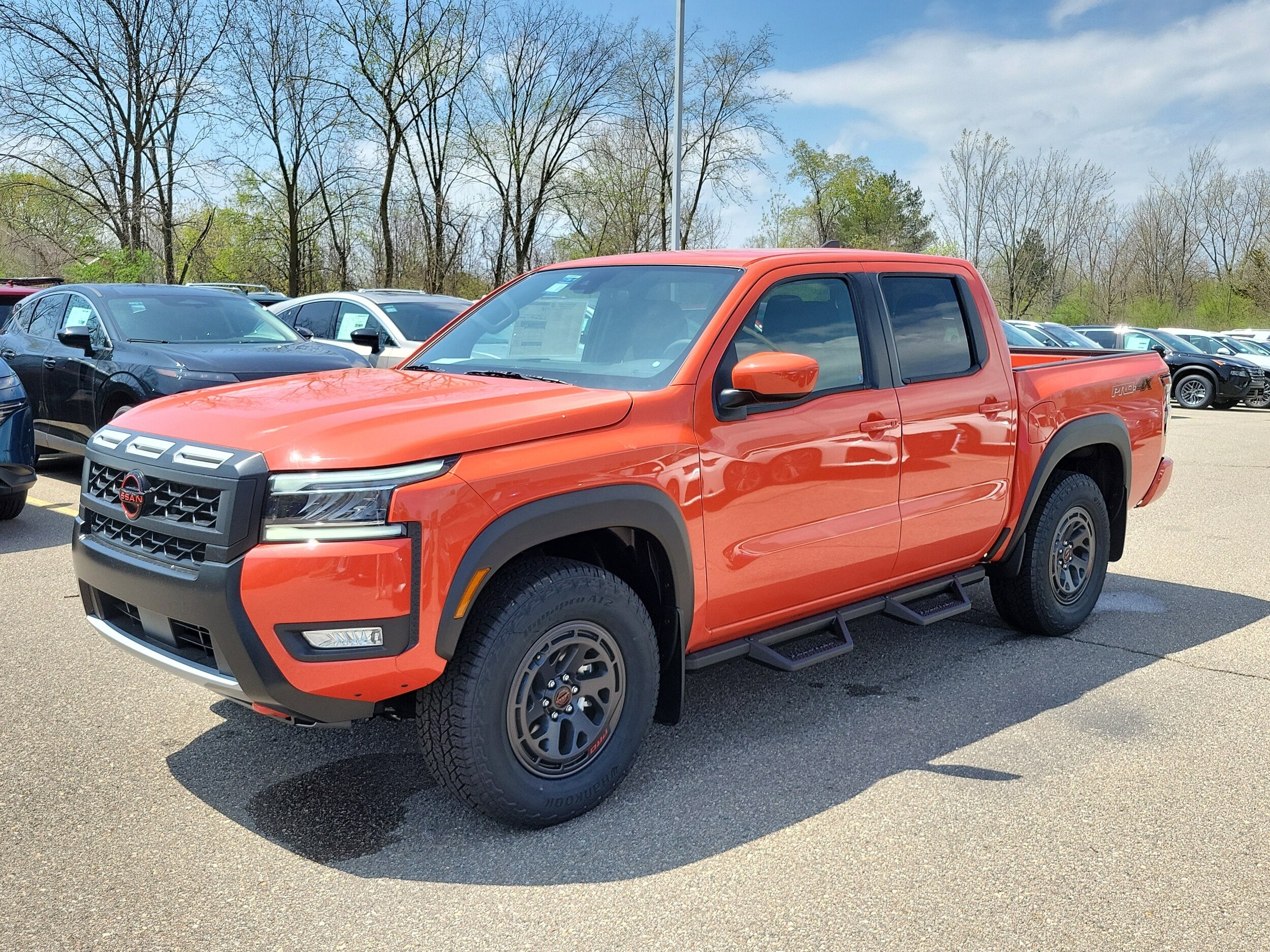 2025 Nissan Frontier PRO-4X photo 2