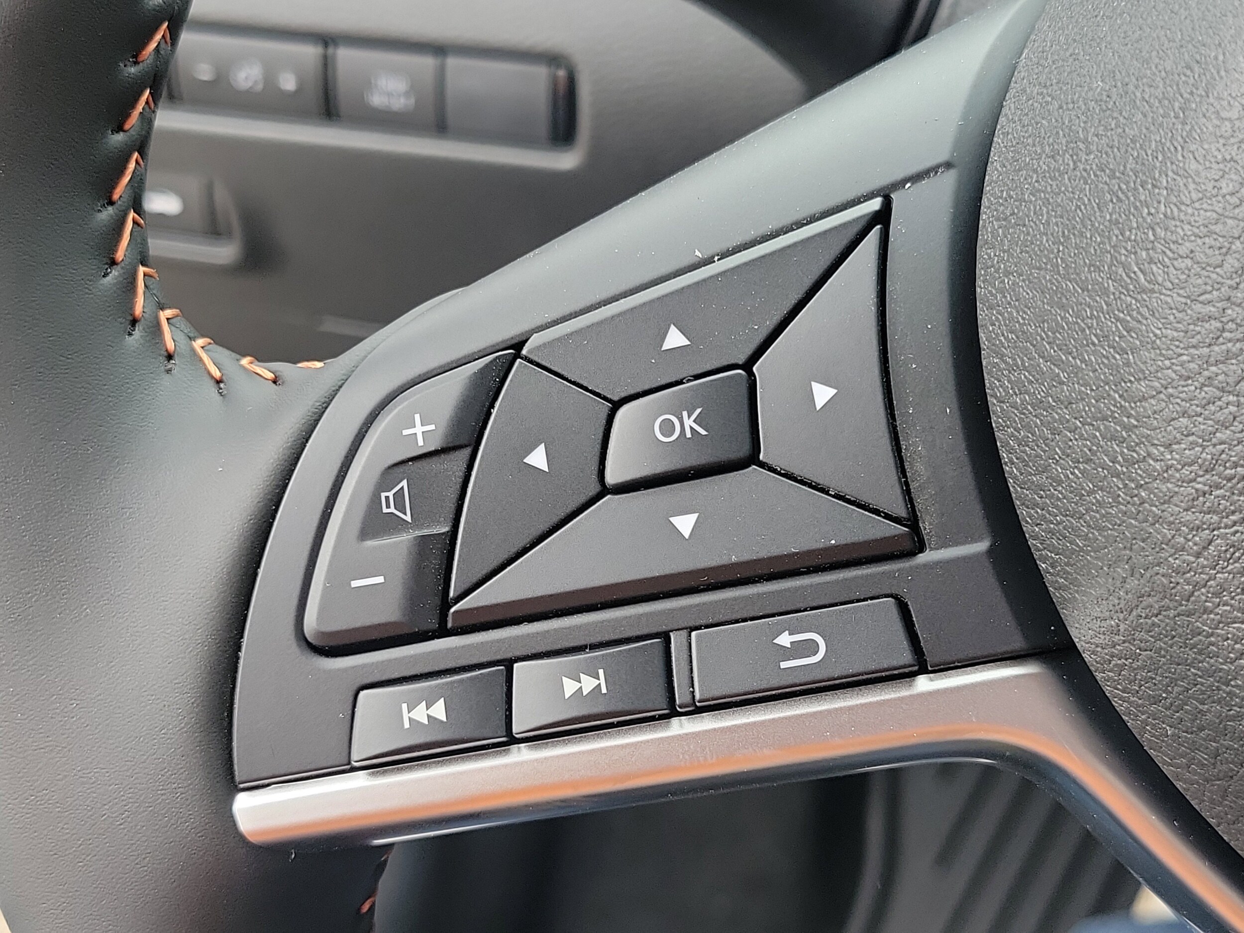2025 Nissan Sentra SR - Photo 9