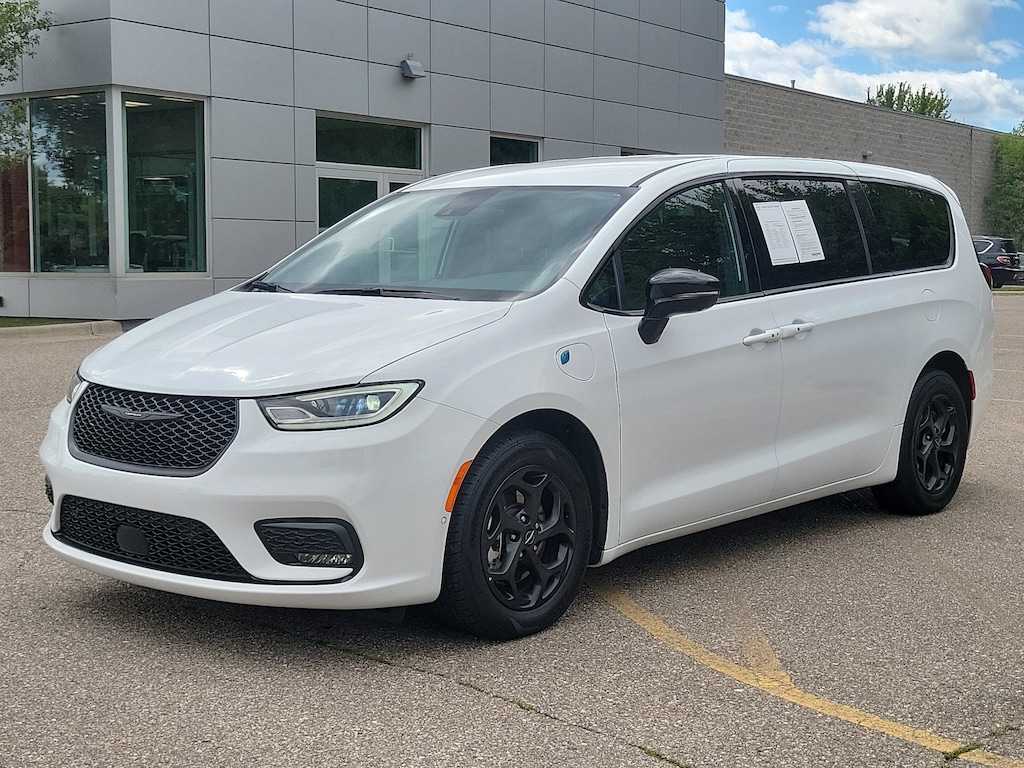 Used 2024 Chrysler Pacifica Plug-In Hybrid Select Van Passenger Van