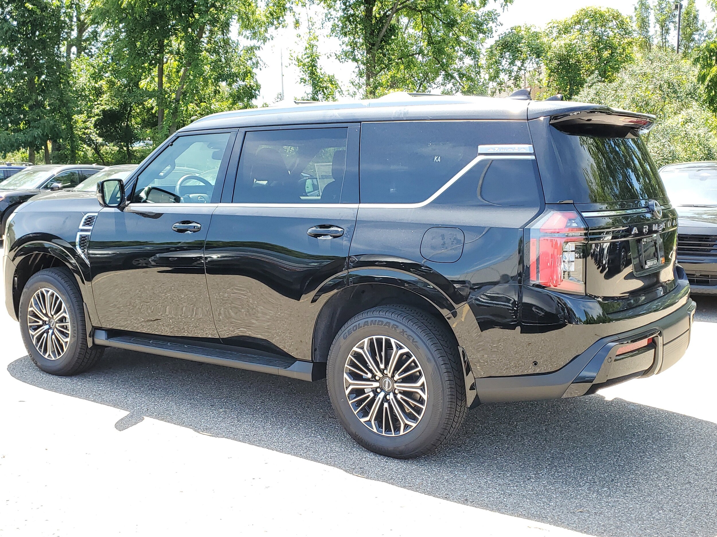 2025 Nissan Armada SL photo 3