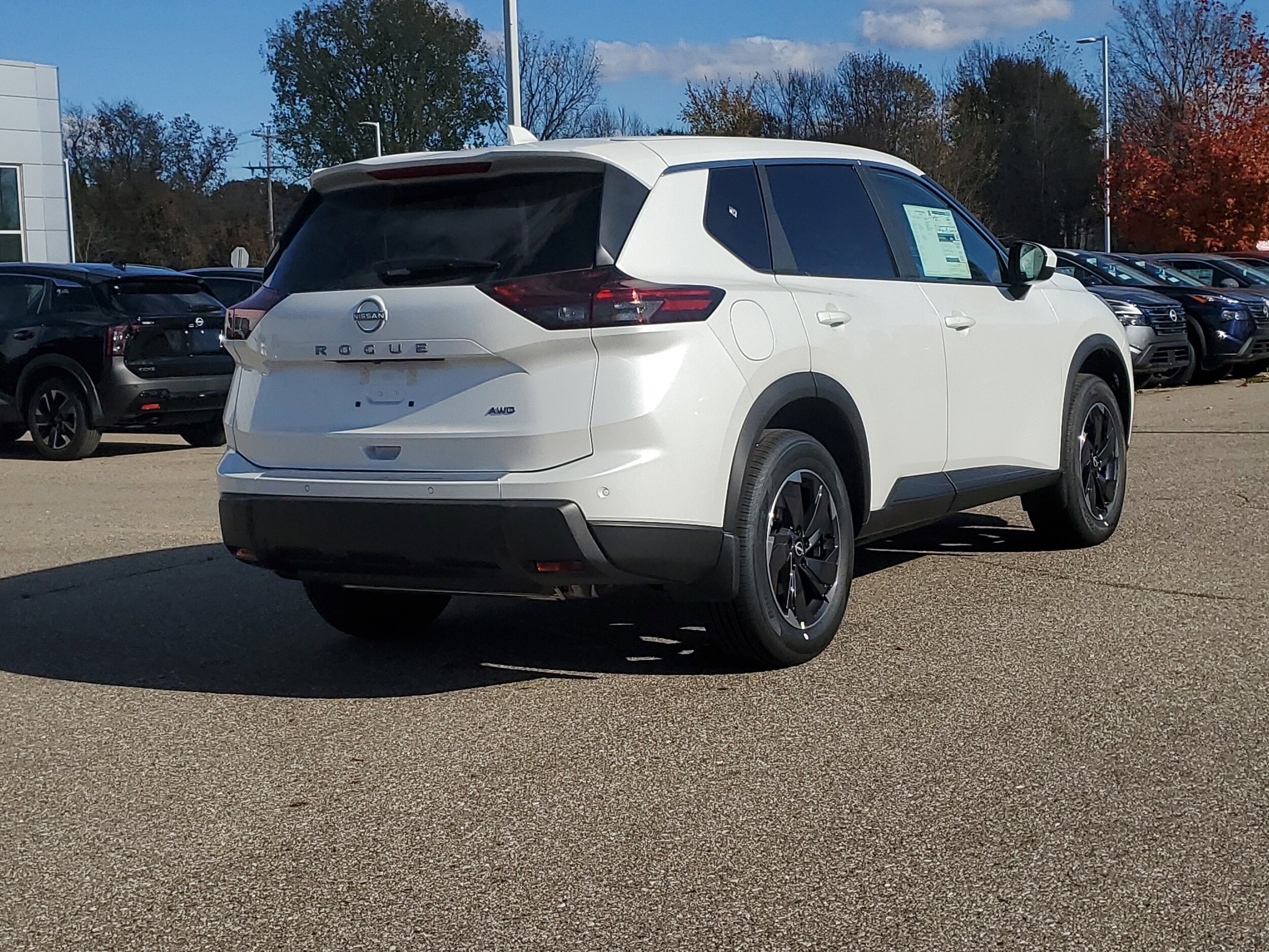 2026 Nissan Rogue SV photo 4