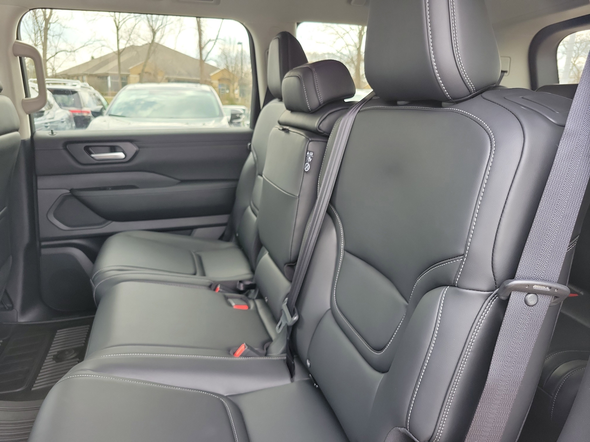 2025 Nissan Armada SV - Photo 24