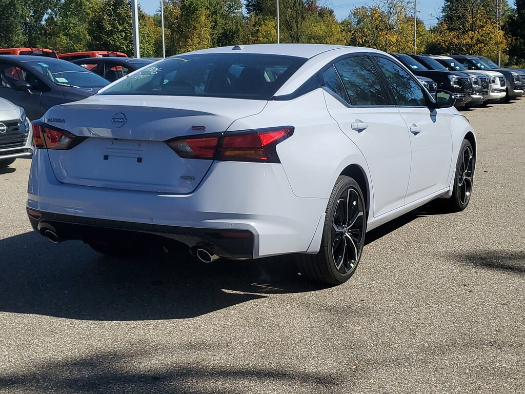 New 2025 Nissan Altima SR Sedan
