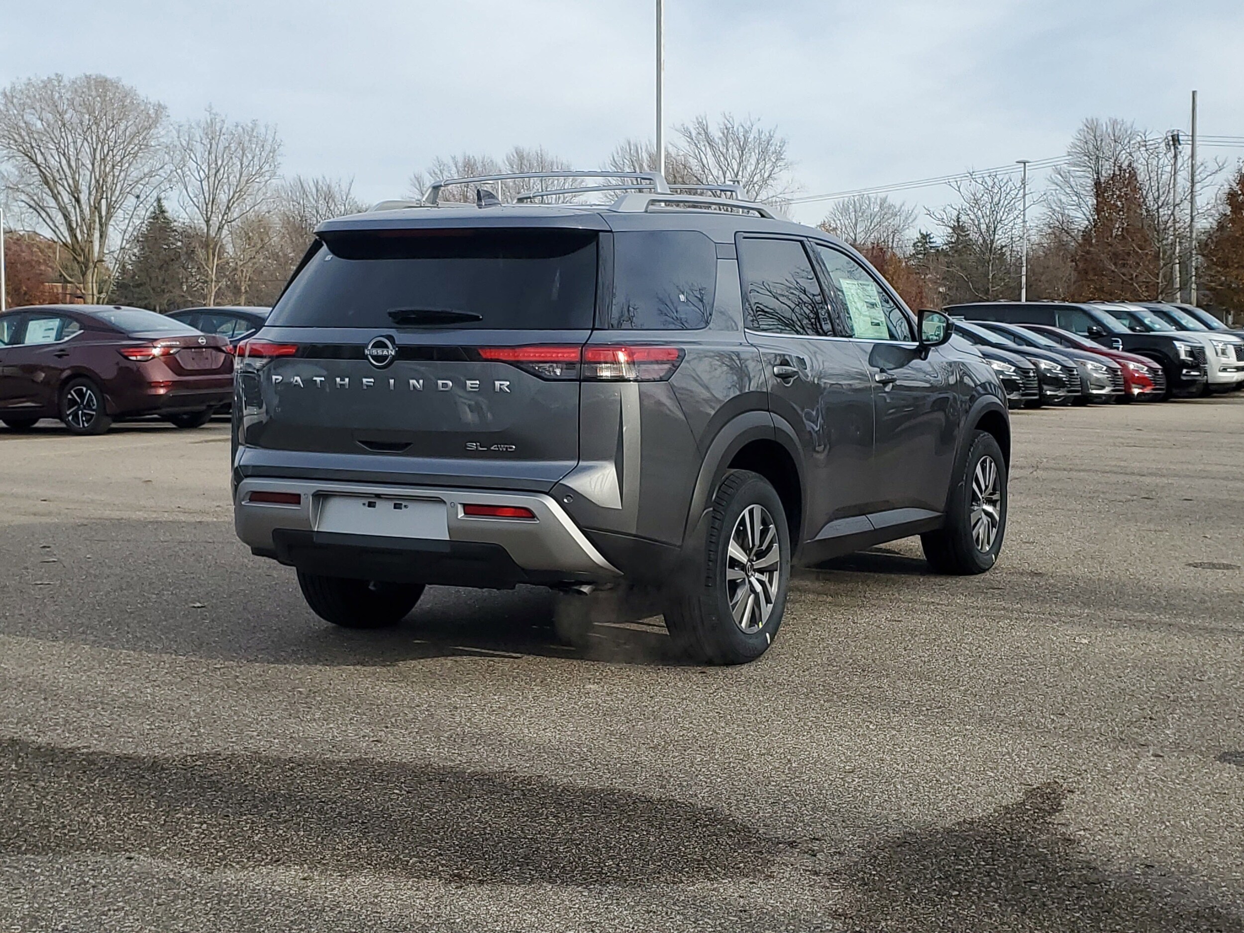 2025 Nissan Pathfinder SL photo 4