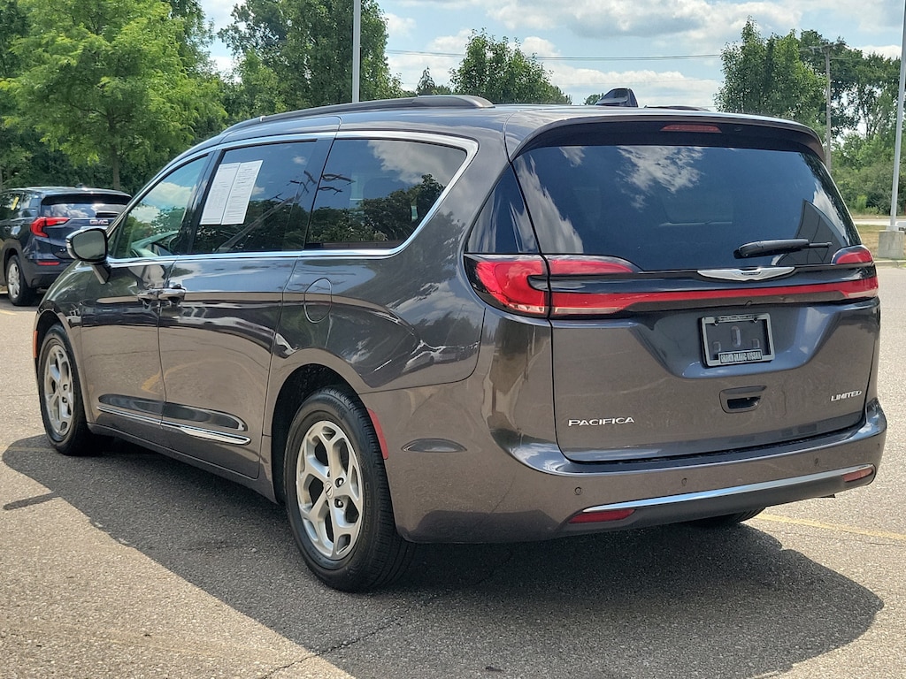 Used 2023 Chrysler Pacifica Limited Van Passenger Van