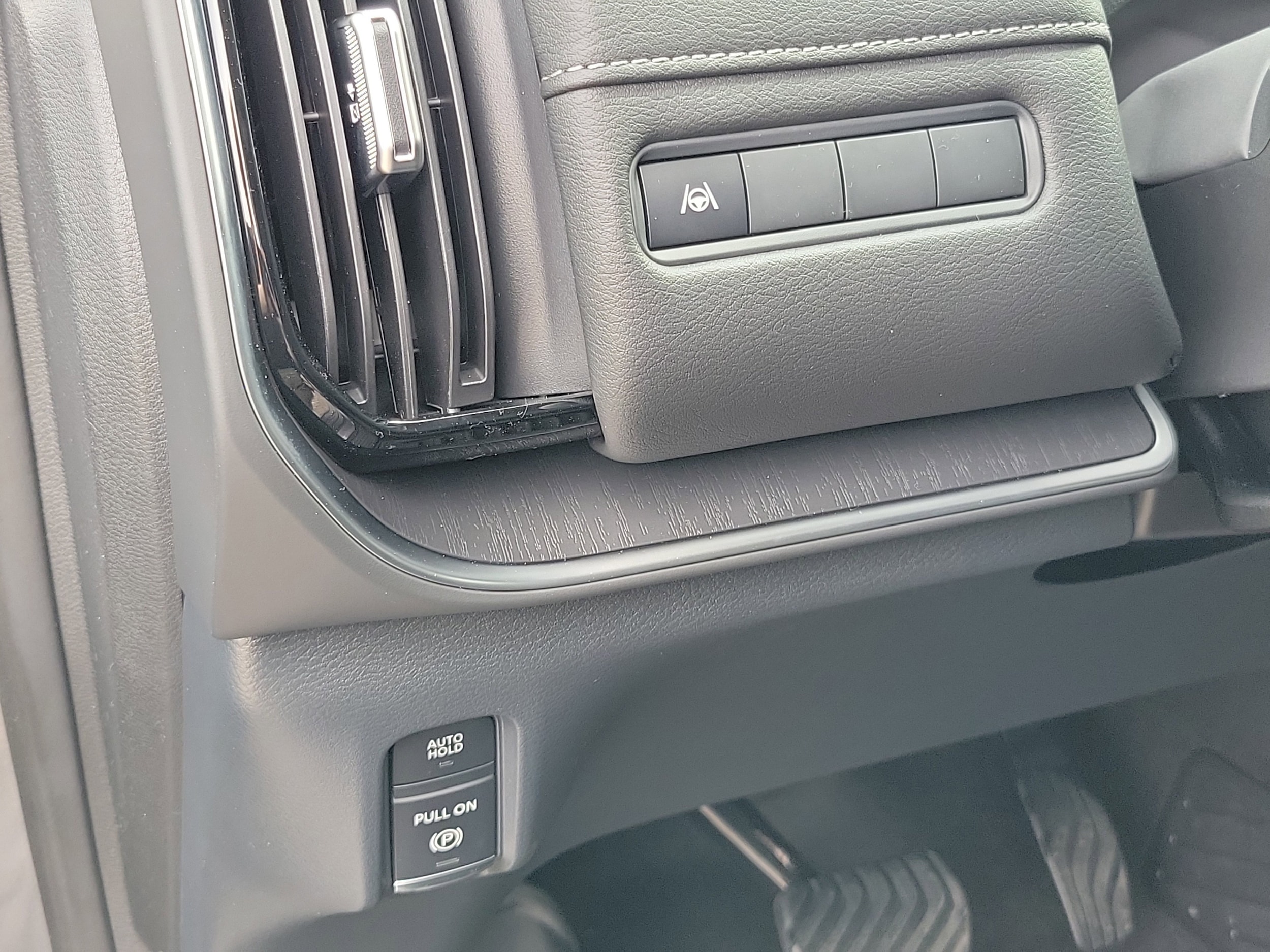 2025 Nissan Armada SV - Photo 8