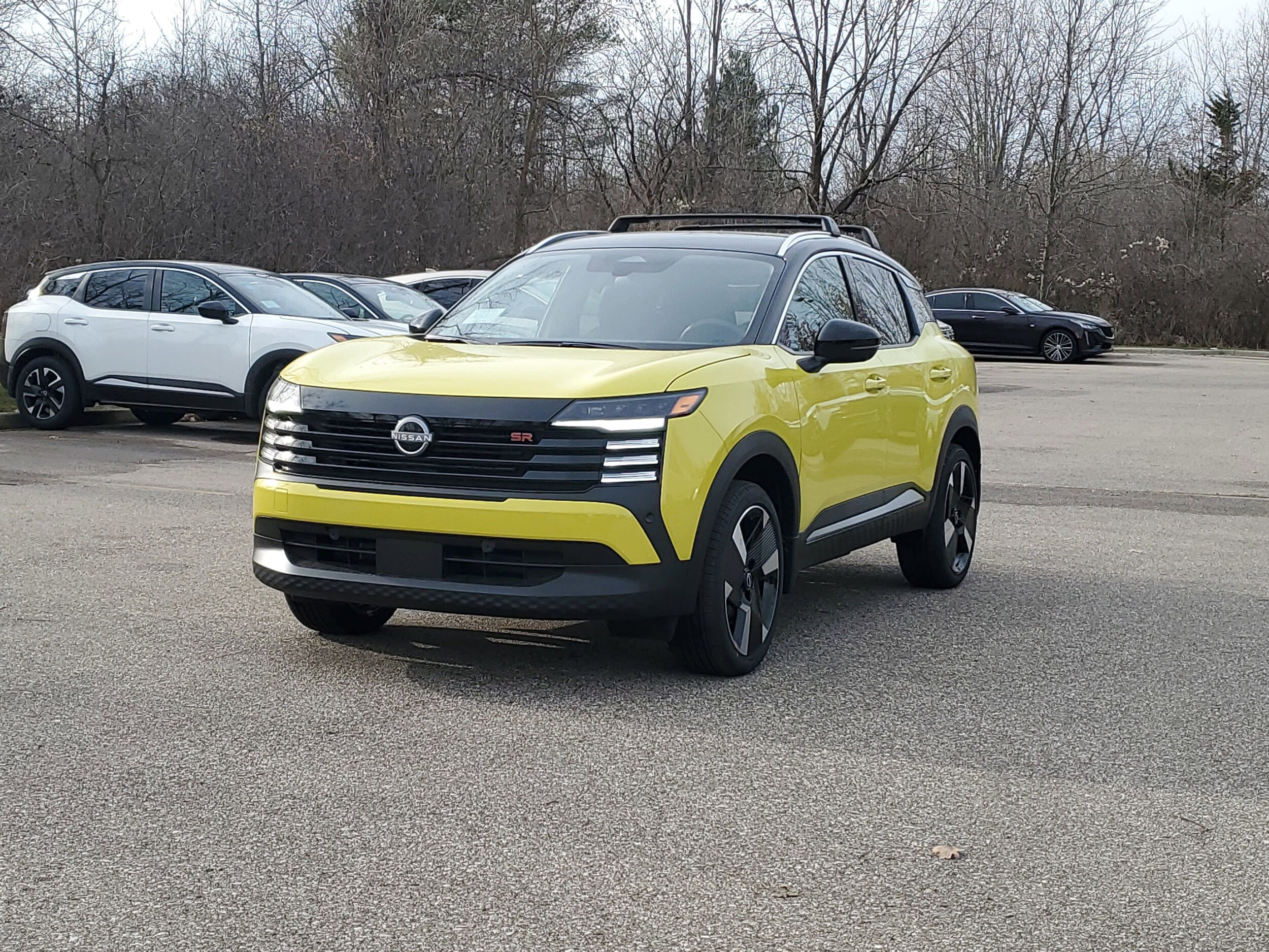 2026 Nissan Kicks SR photo 2