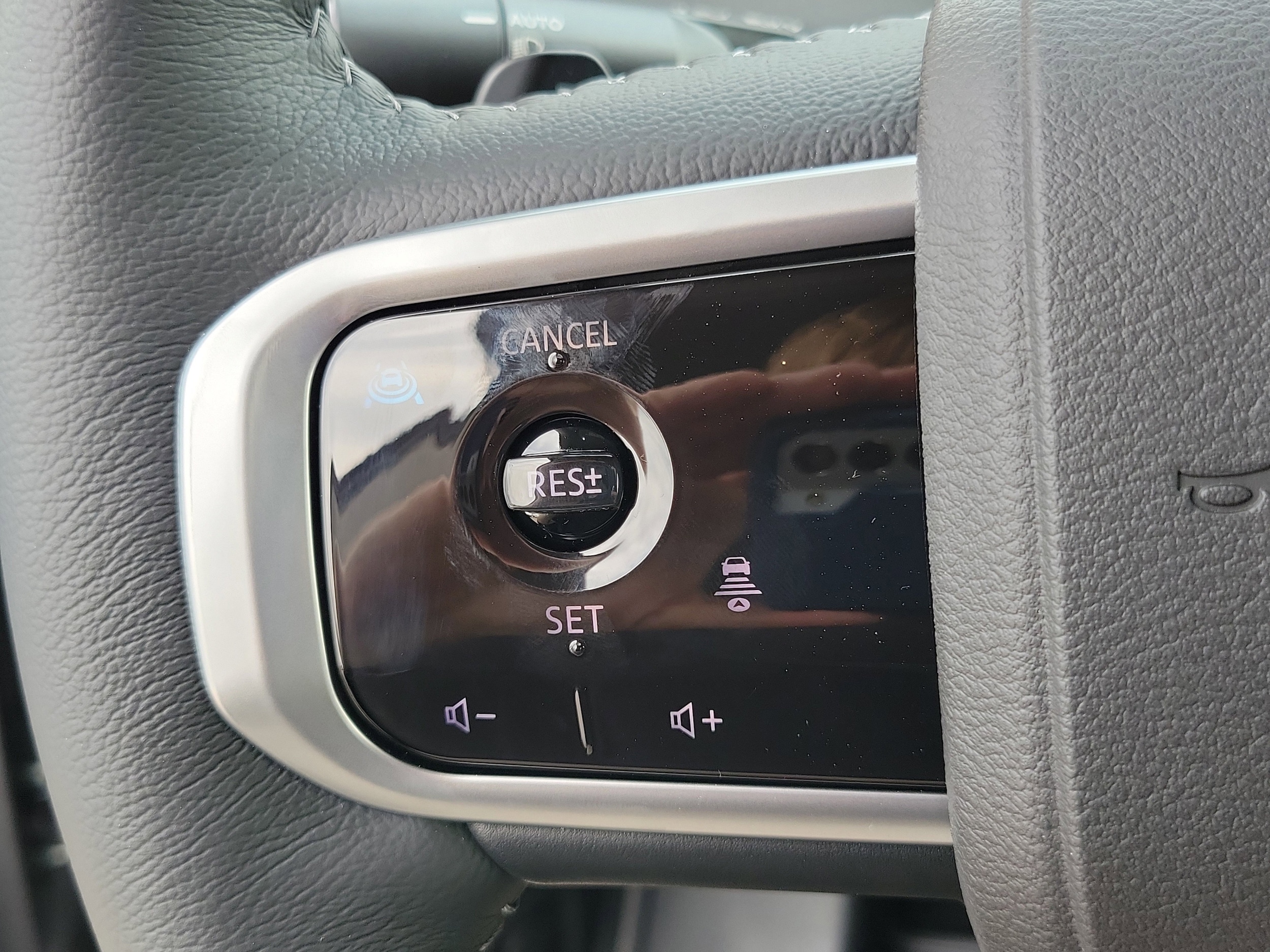 2025 Nissan Armada SV - Photo 10