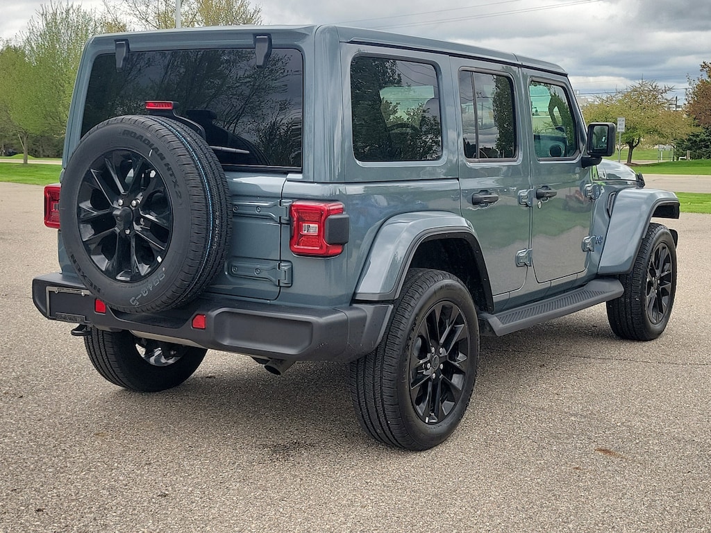 Used 2025 Jeep Wrangler 4xe Sahara SUV
