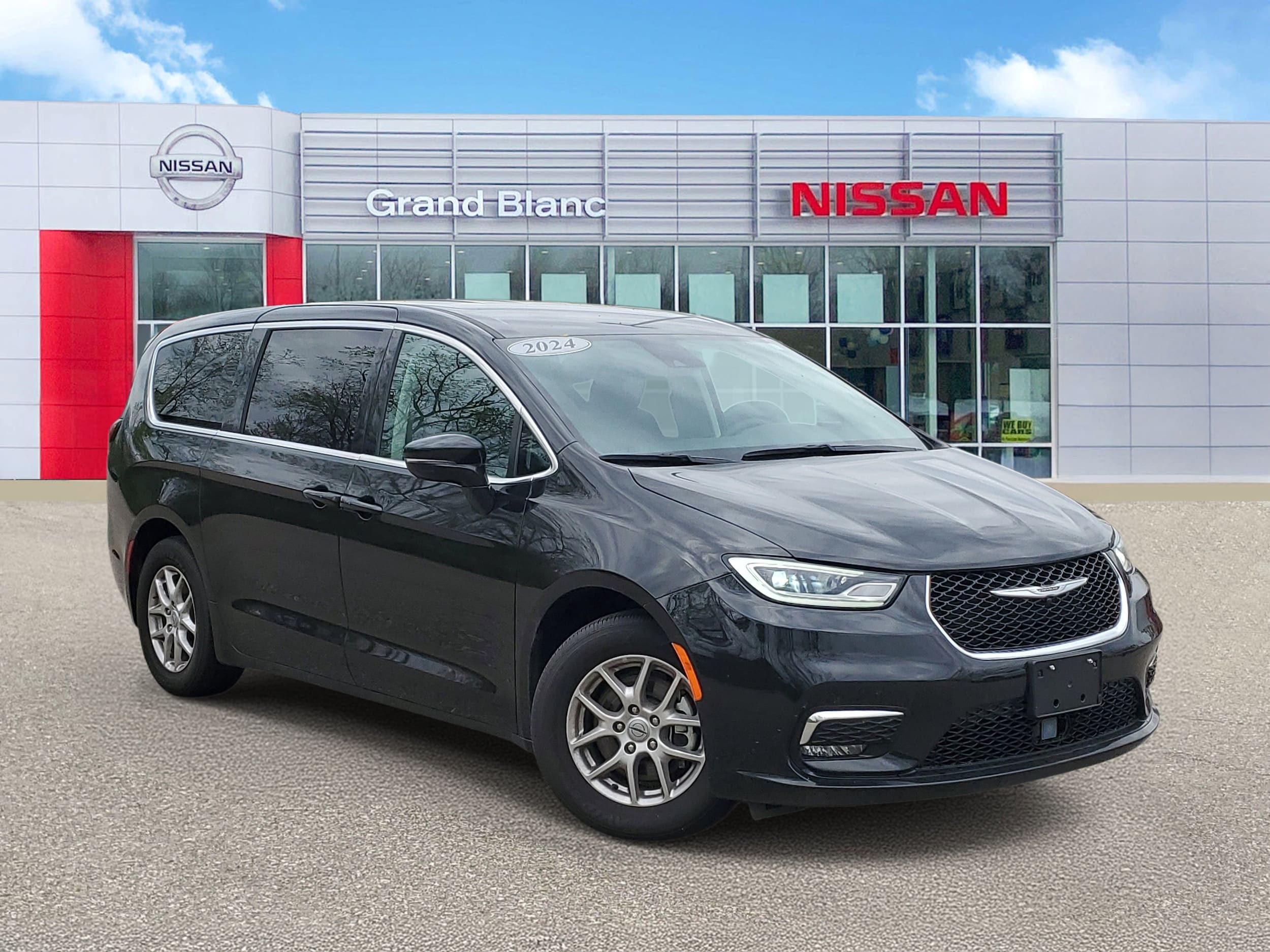 2024 Chrysler Pacifica Touring L's photo