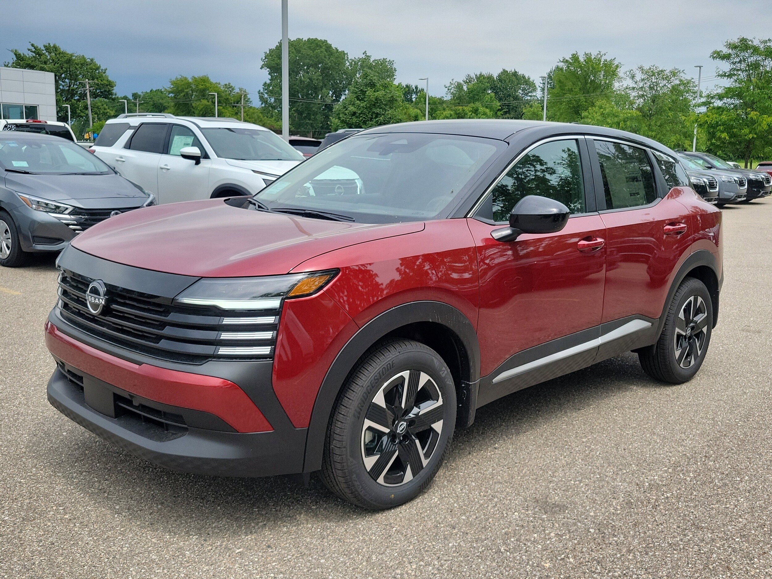 2025 Nissan Kicks SV photo 2