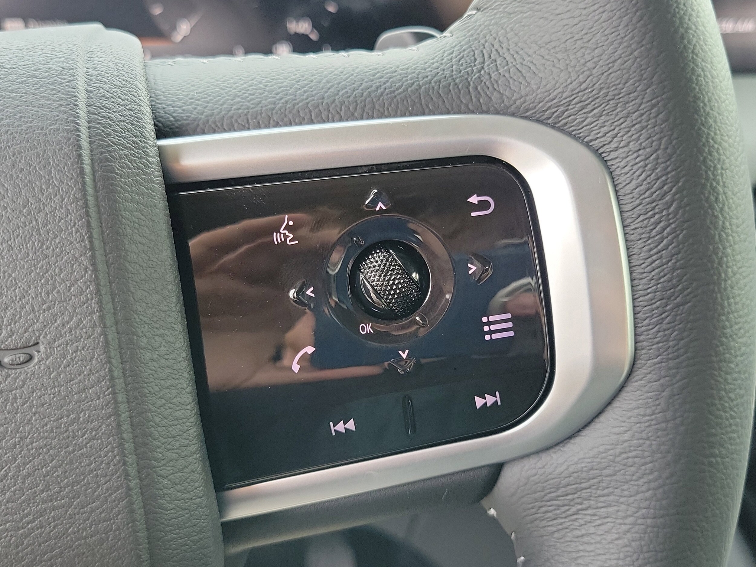 2025 Nissan Armada SV - Photo 11