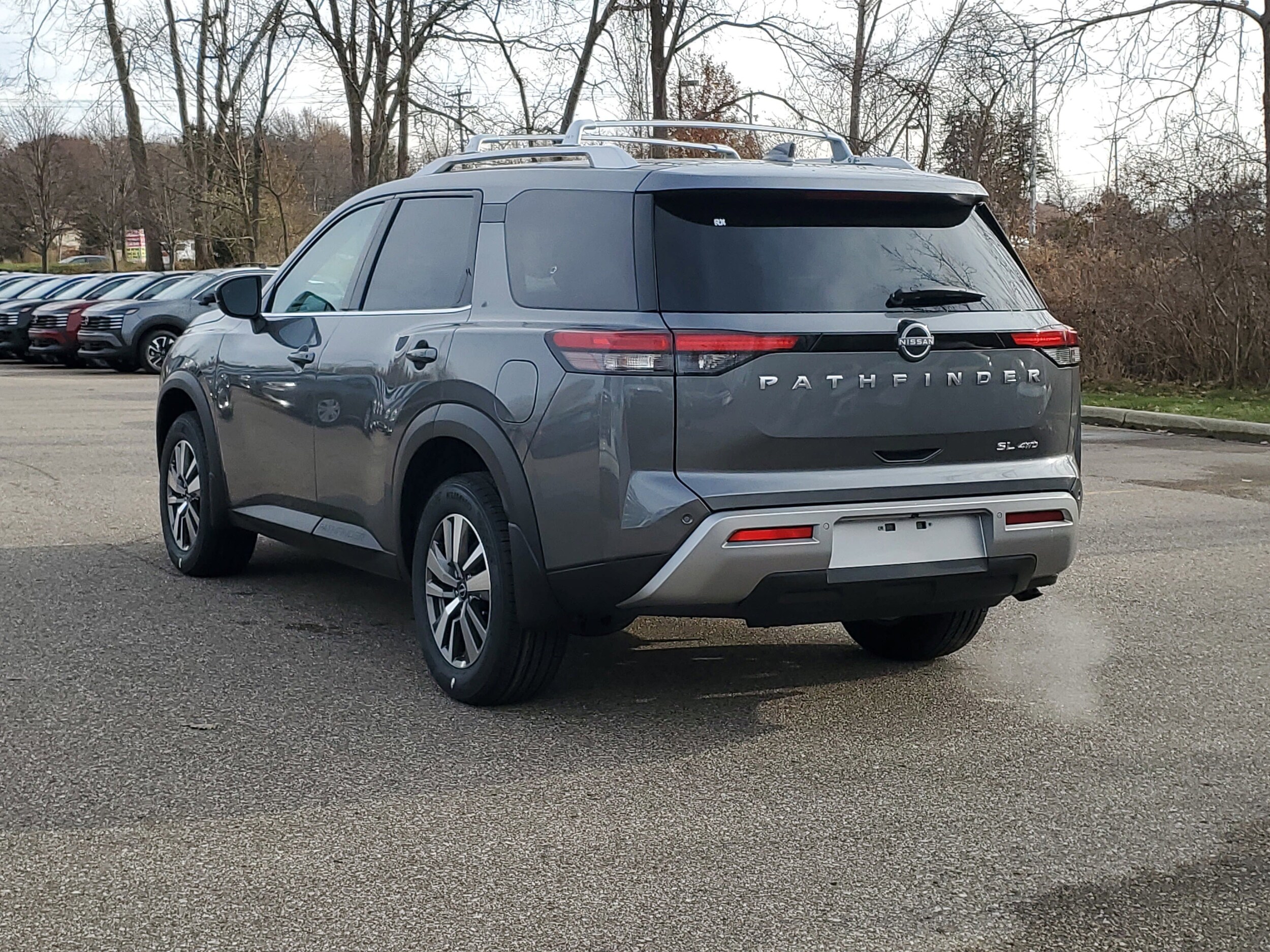 2025 Nissan Pathfinder SL photo 3