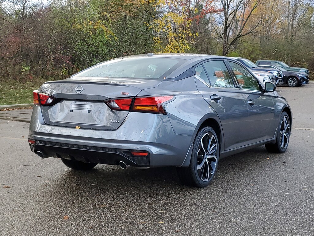 New 2025 Nissan Altima SR Sedan