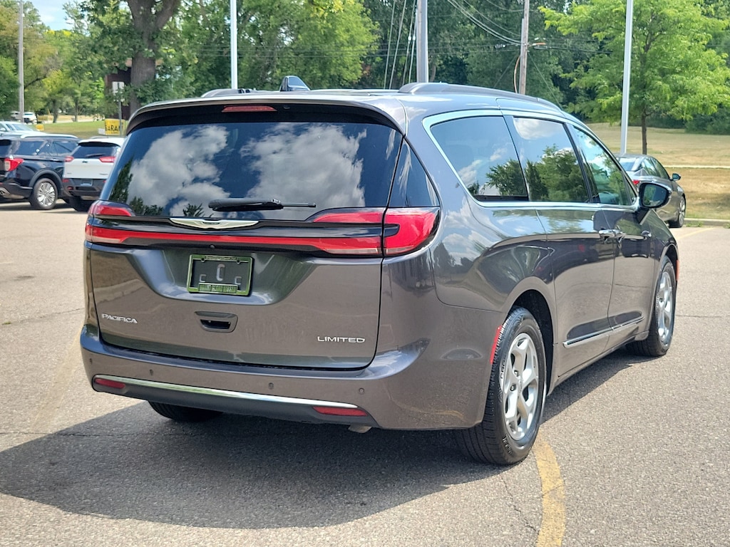 Used 2023 Chrysler Pacifica Limited Van Passenger Van