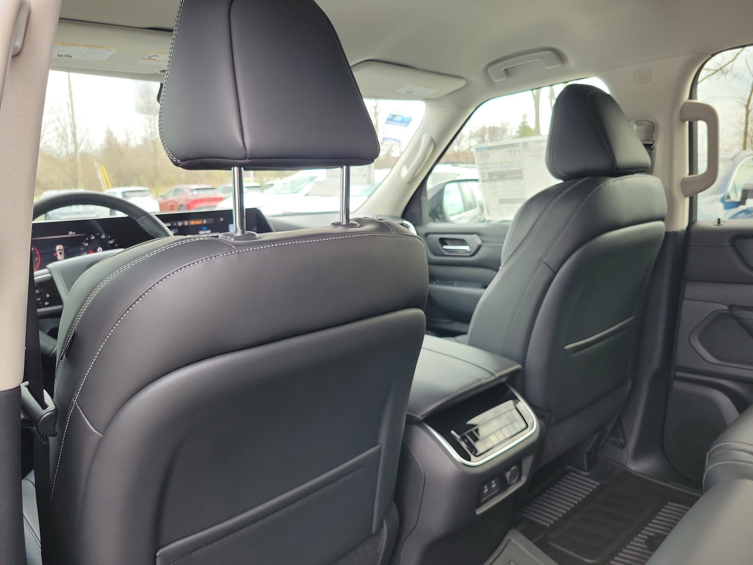 2025 Nissan Armada SV - Photo 26