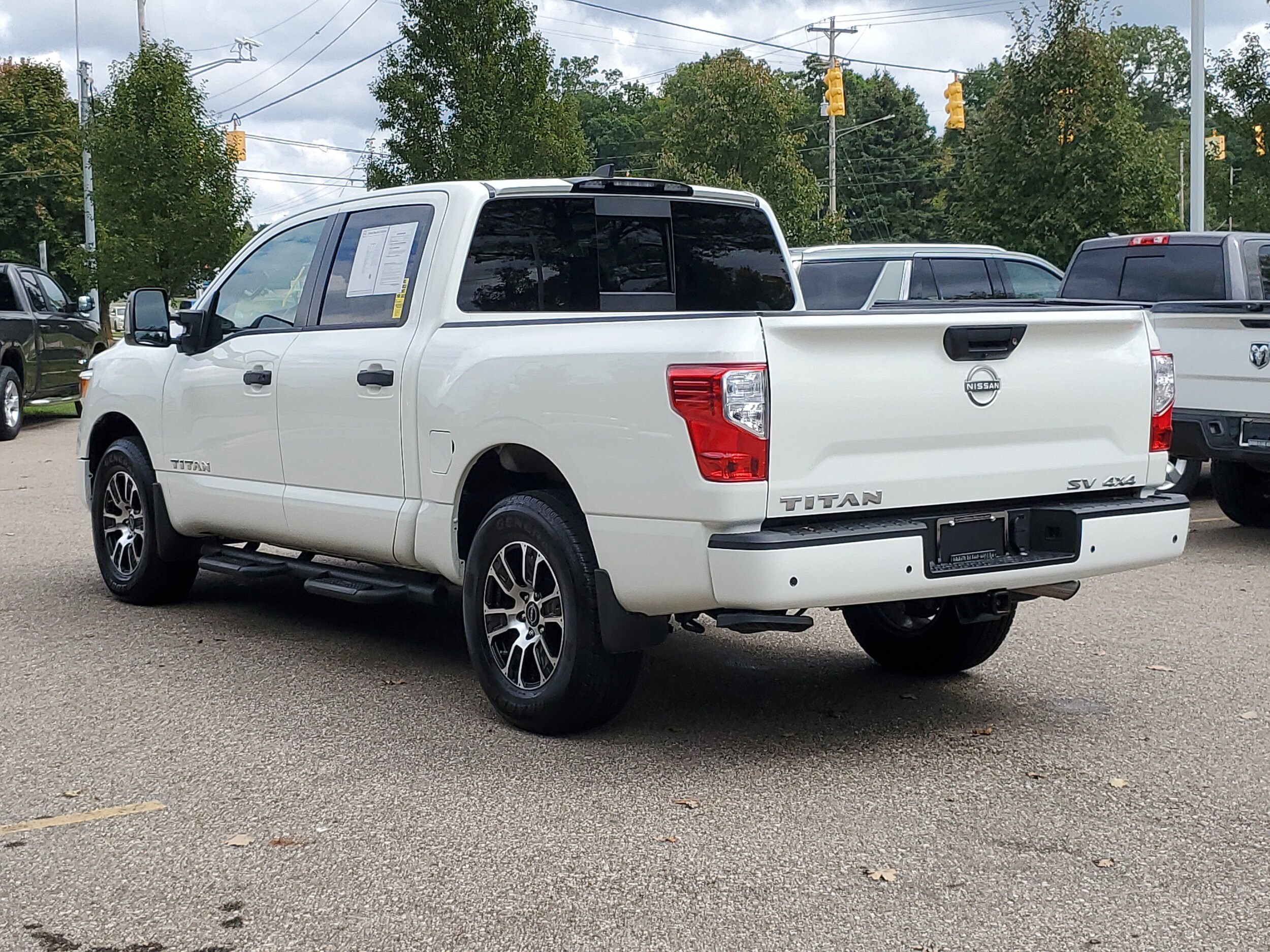 2024 Nissan Titan SV photo 3