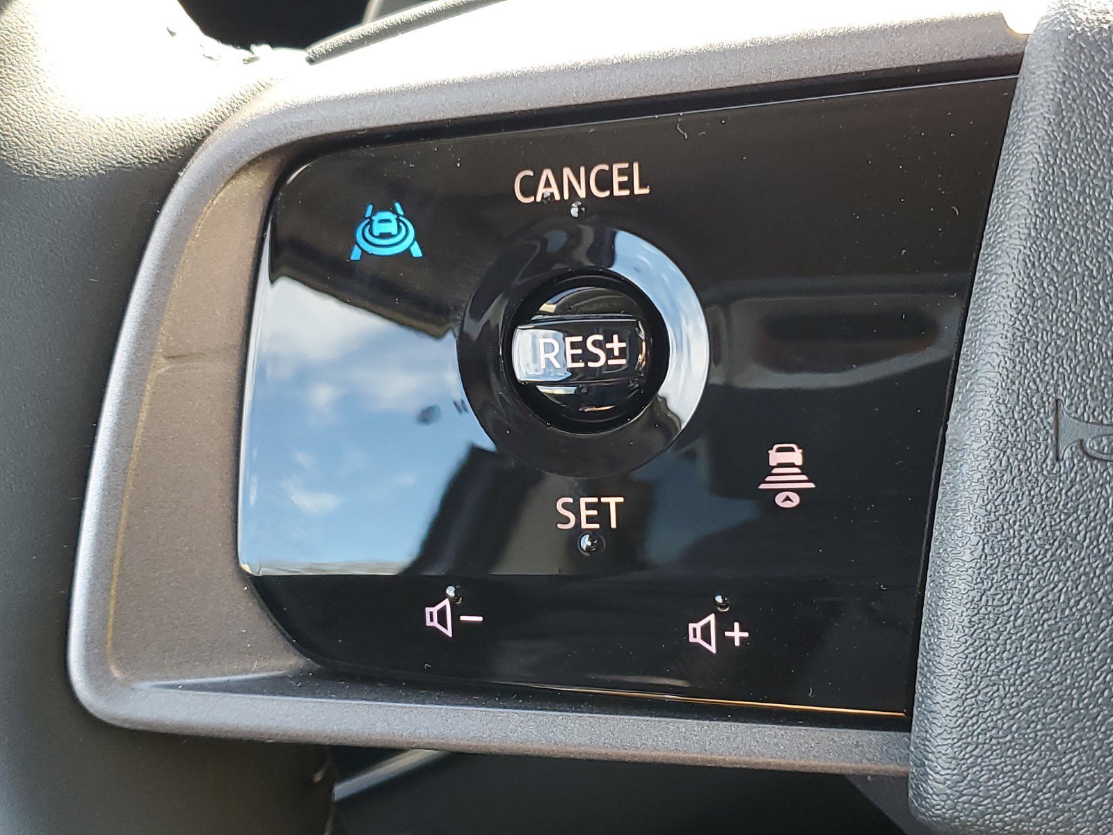 2025 Nissan Murano SV - Photo 13