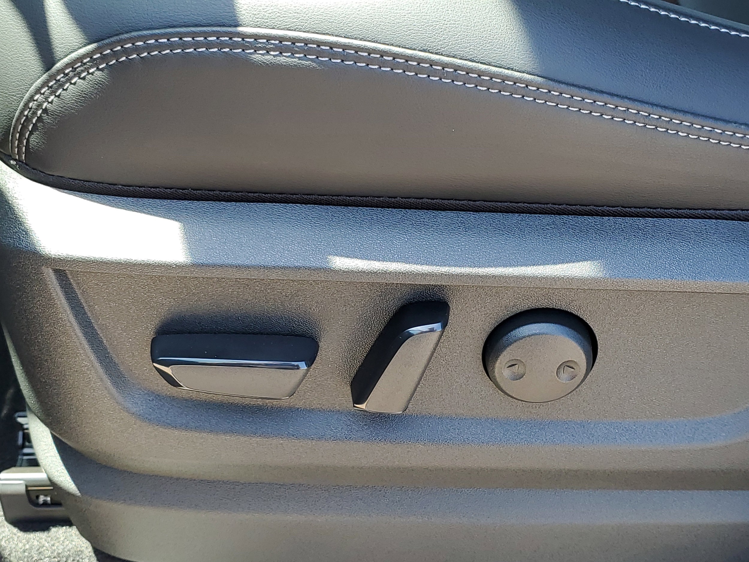 2025 Nissan Armada SL - Photo 6