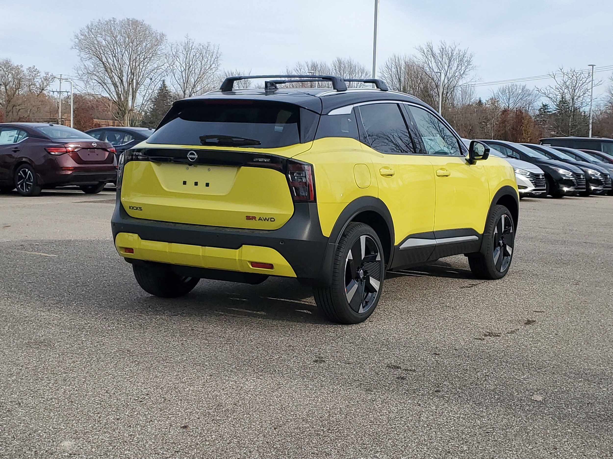 2026 Nissan Kicks SR photo 4