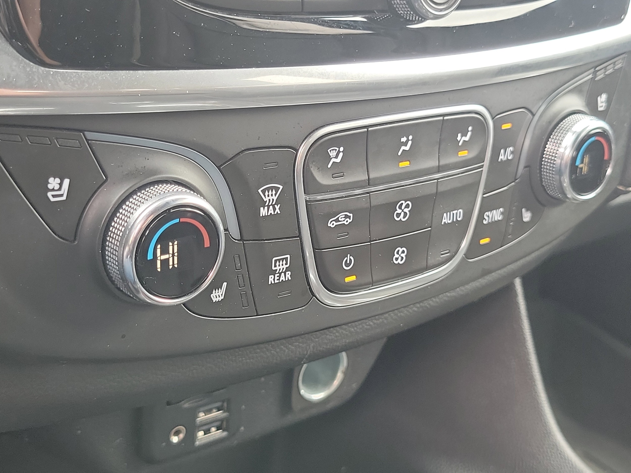 2022 Chevrolet Traverse Premier - Photo 18
