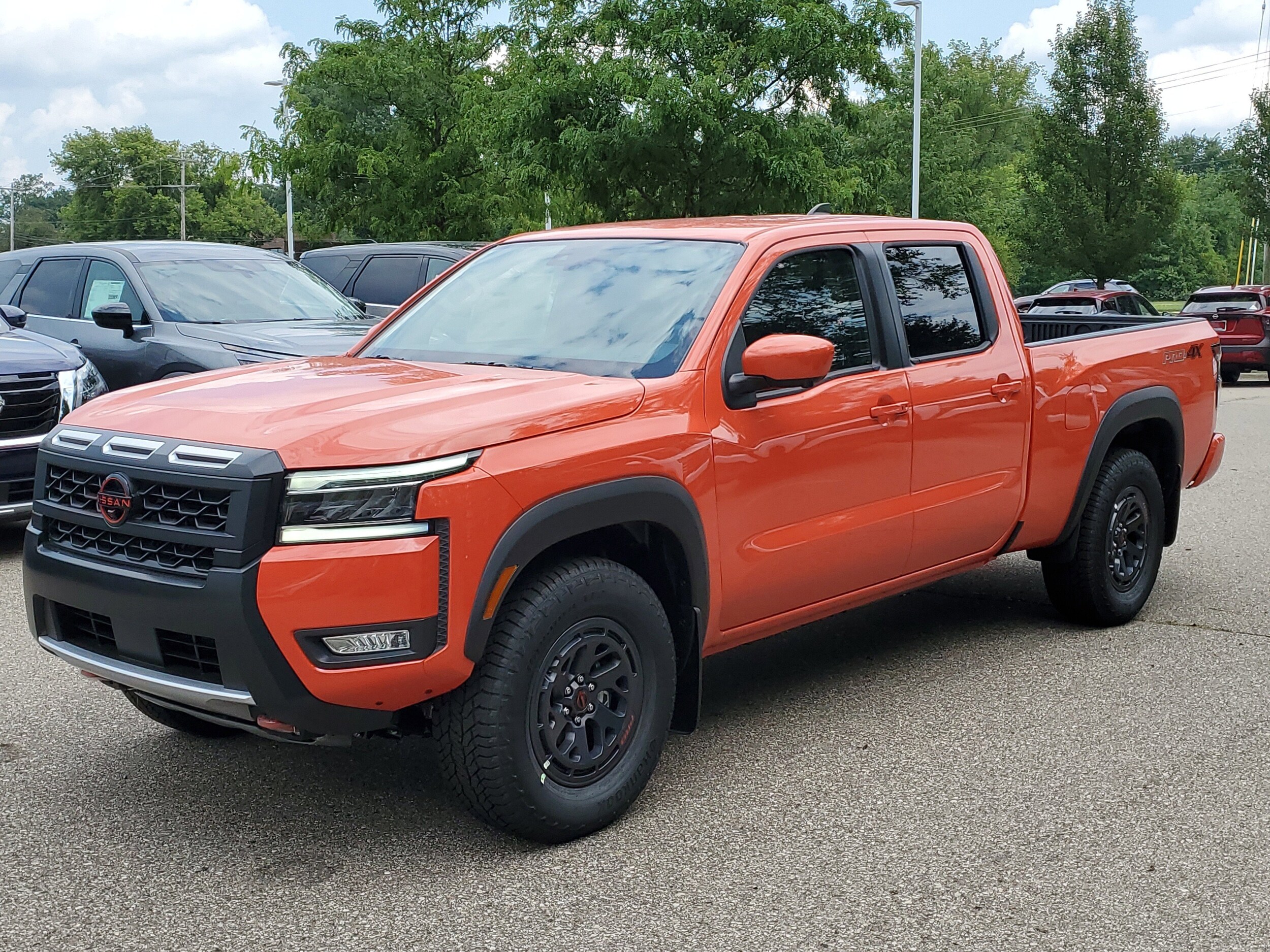 2025 Nissan Frontier PRO-4X photo 2