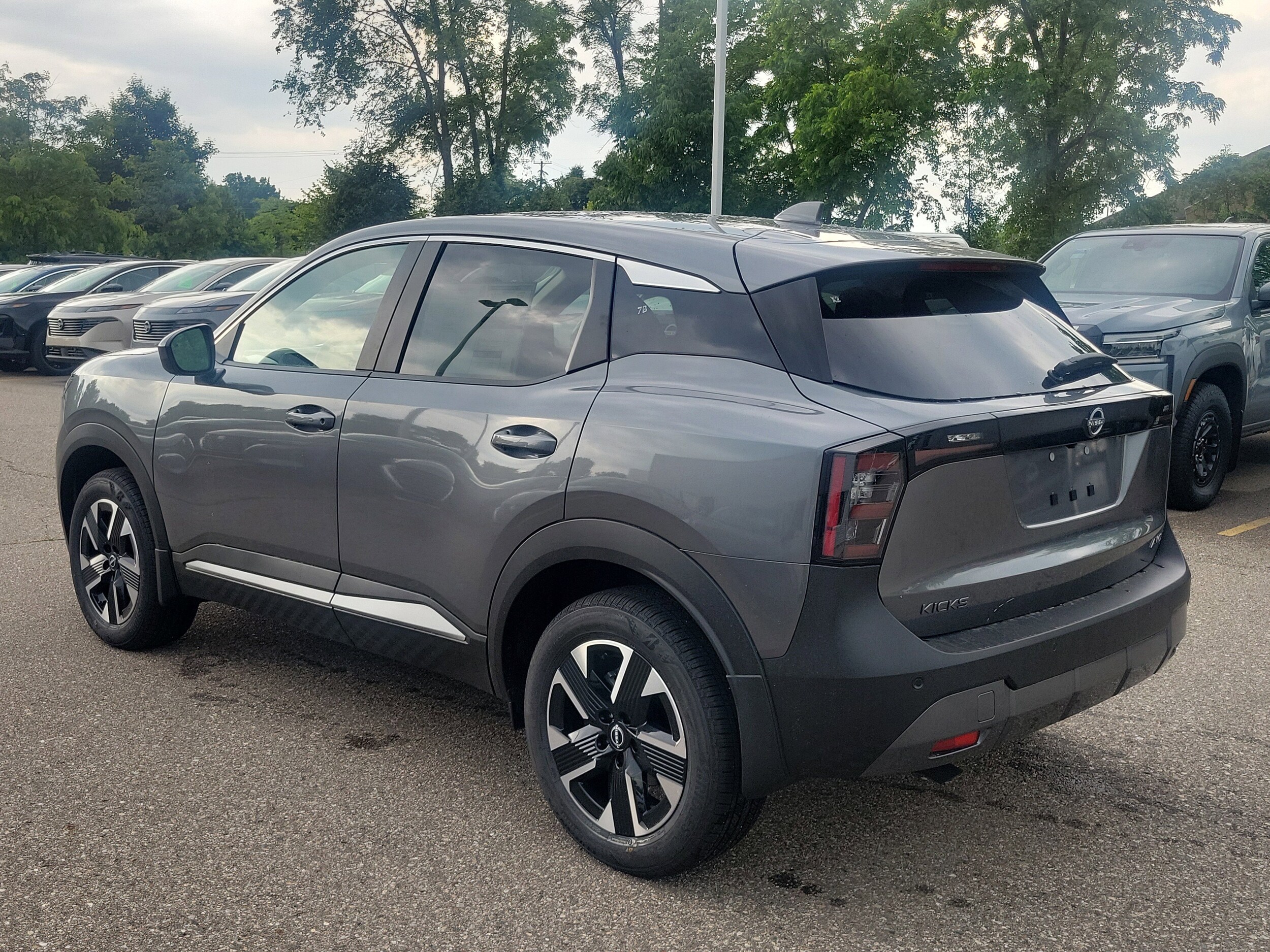 2025 Nissan Kicks SV photo 2