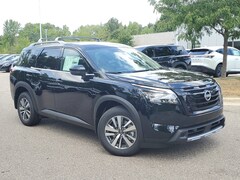 2025 Nissan Pathfinder SL SUV