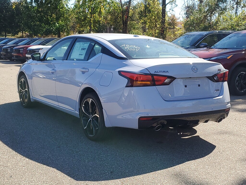 New 2025 Nissan Altima SR Sedan