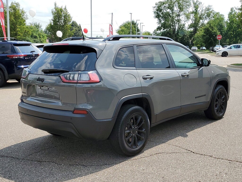 Used 2023 Jeep Cherokee Altitude Lux SUV