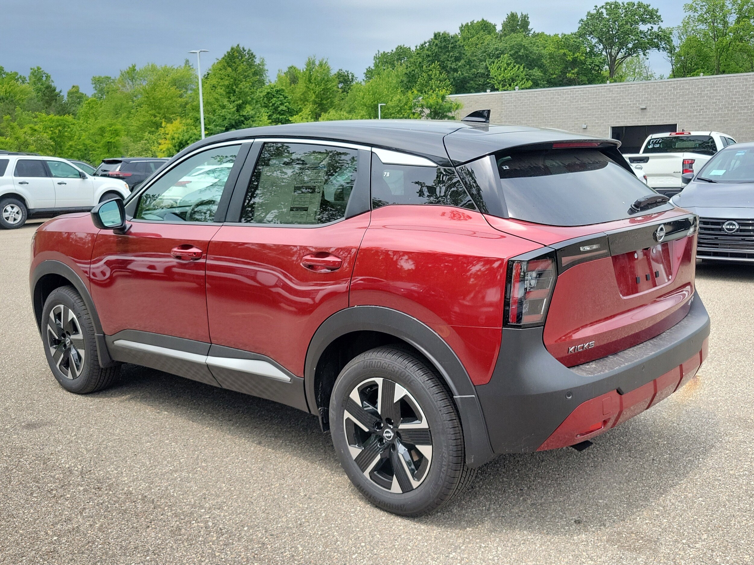 2025 Nissan Kicks SV photo 3