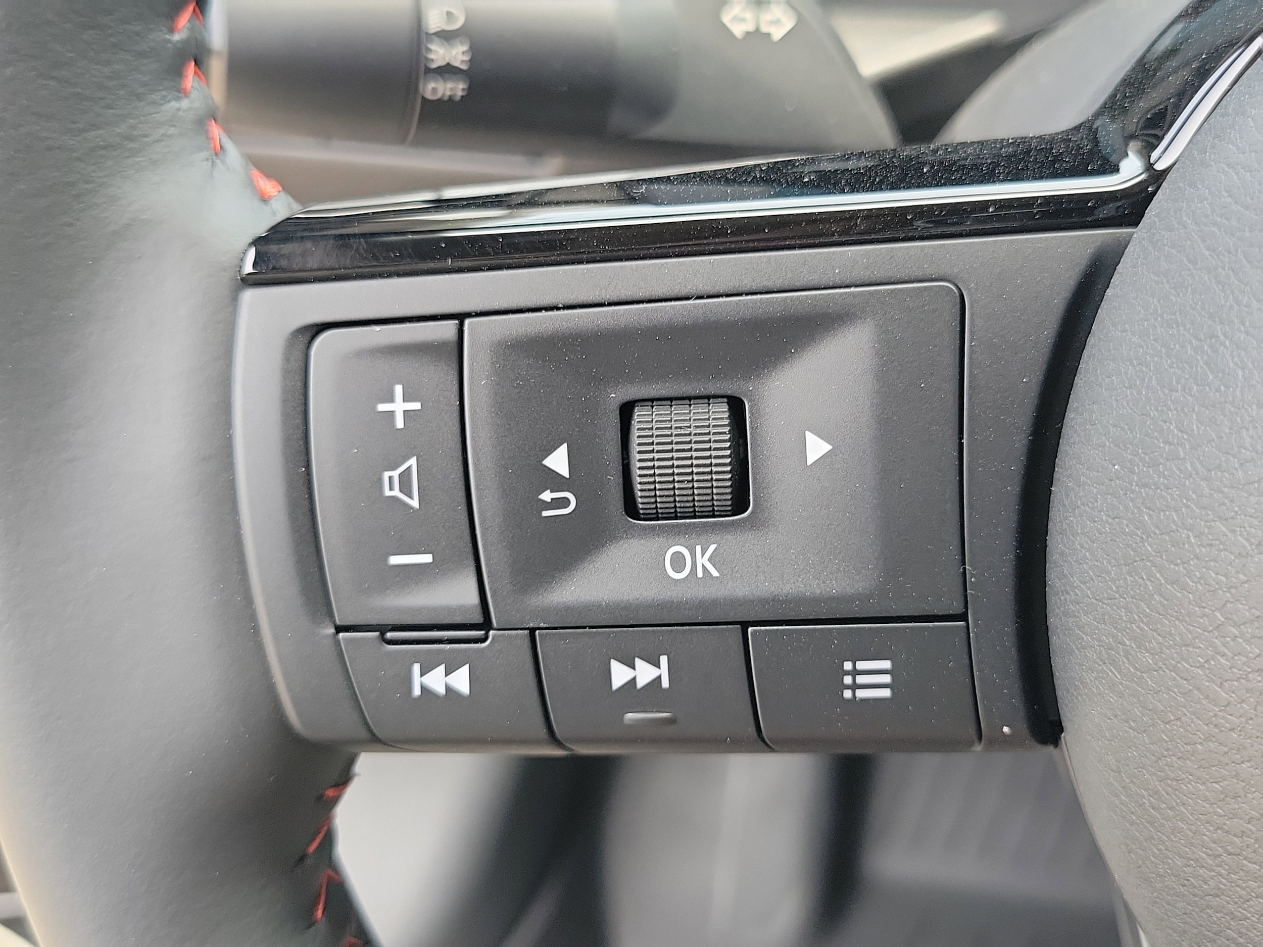 2025 Nissan Kicks SR AWD - Photo 11