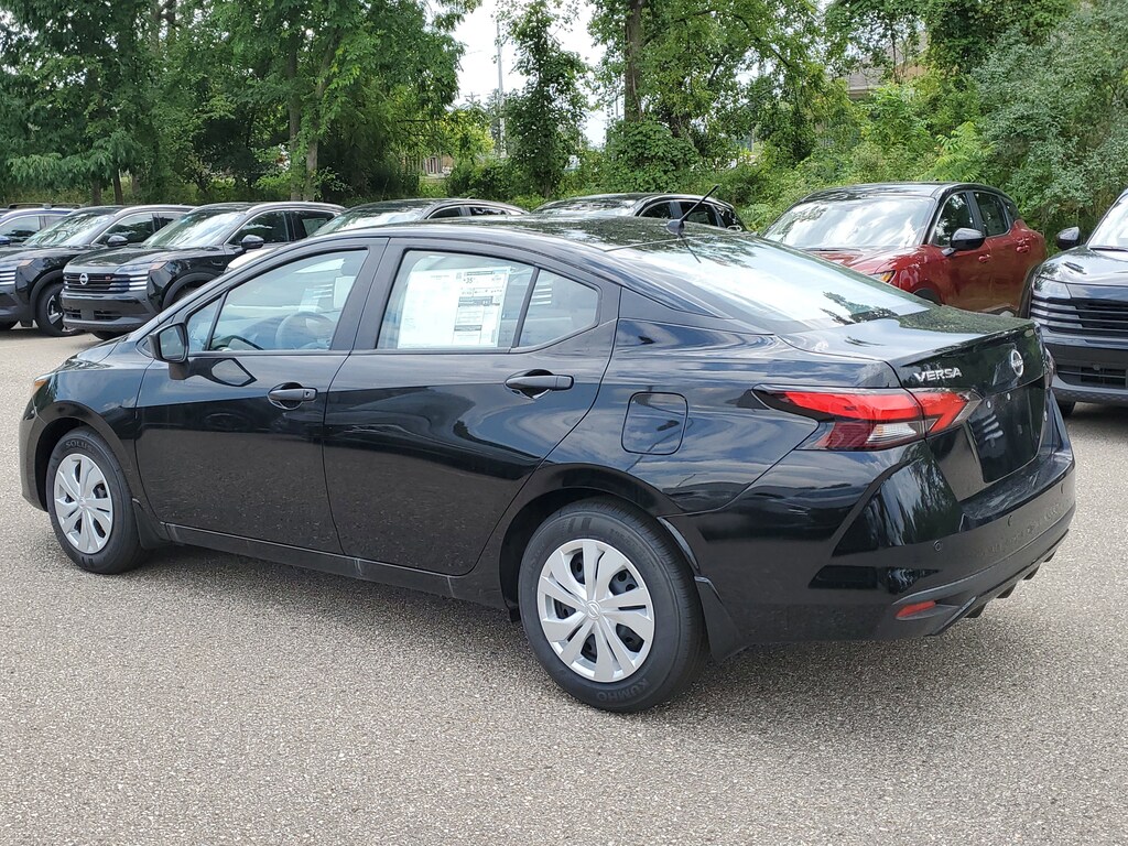 New 2025 Nissan Versa 1.6 S Sedan