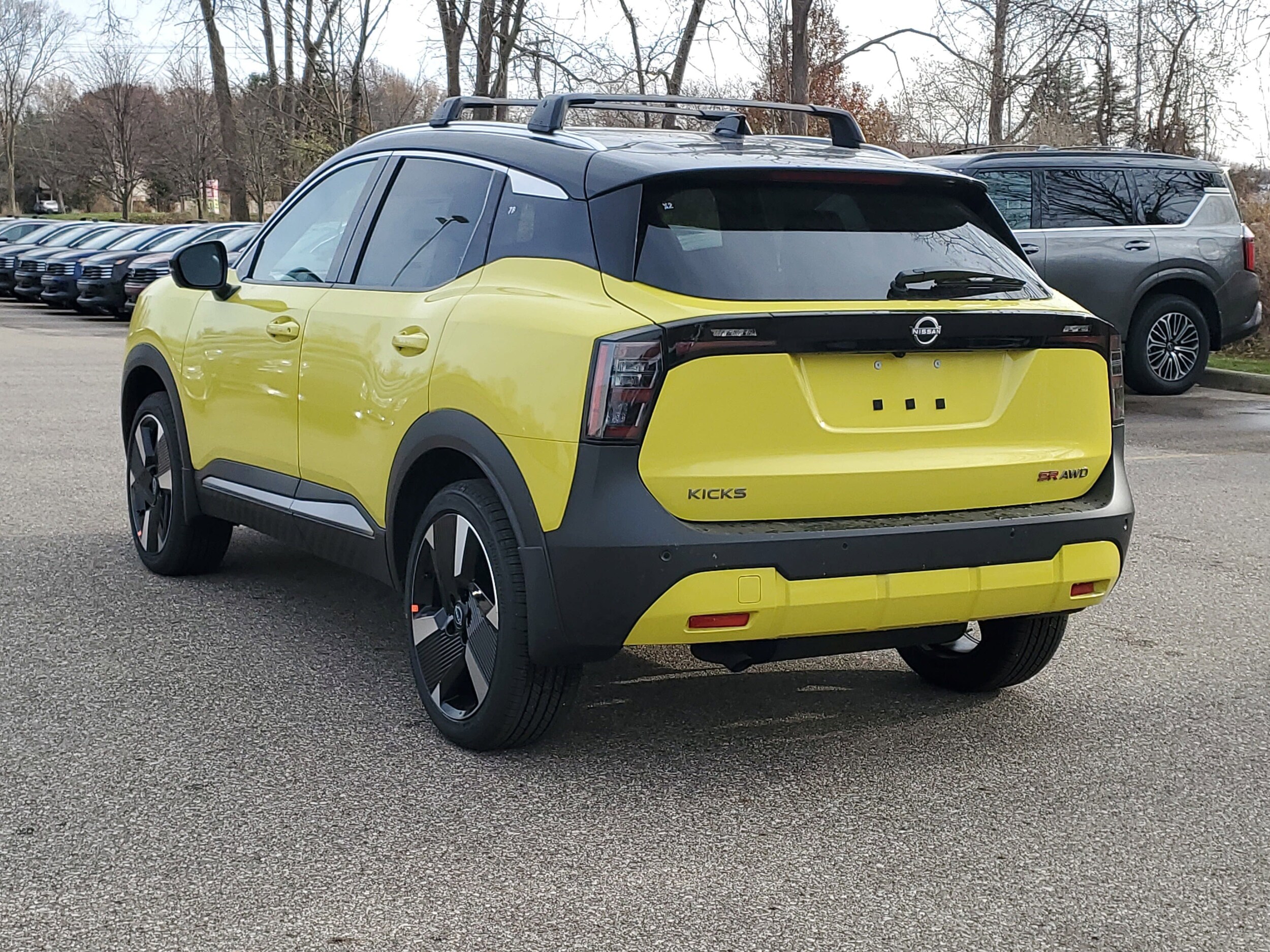 2026 Nissan Kicks SR photo 3