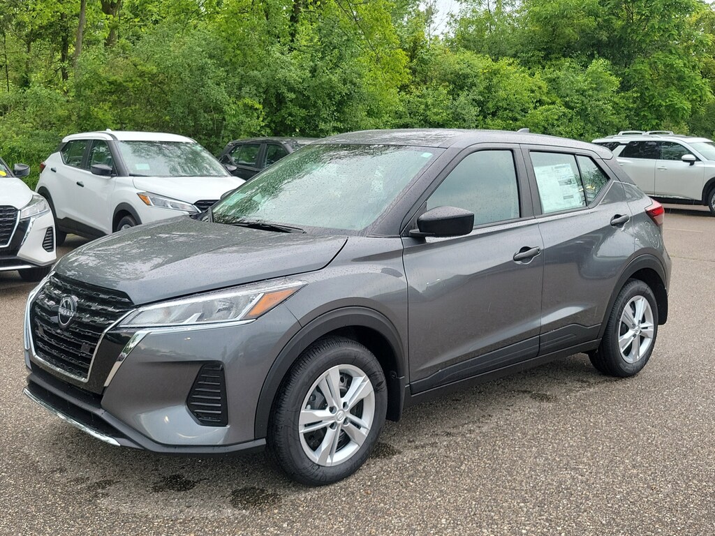 New 2025 Nissan Kicks Play S SUV