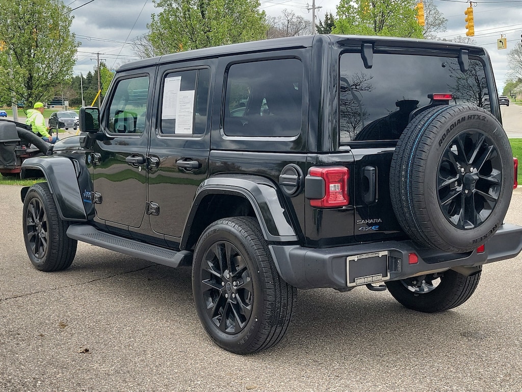 Used 2025 Jeep Wrangler 4xe Sahara SUV