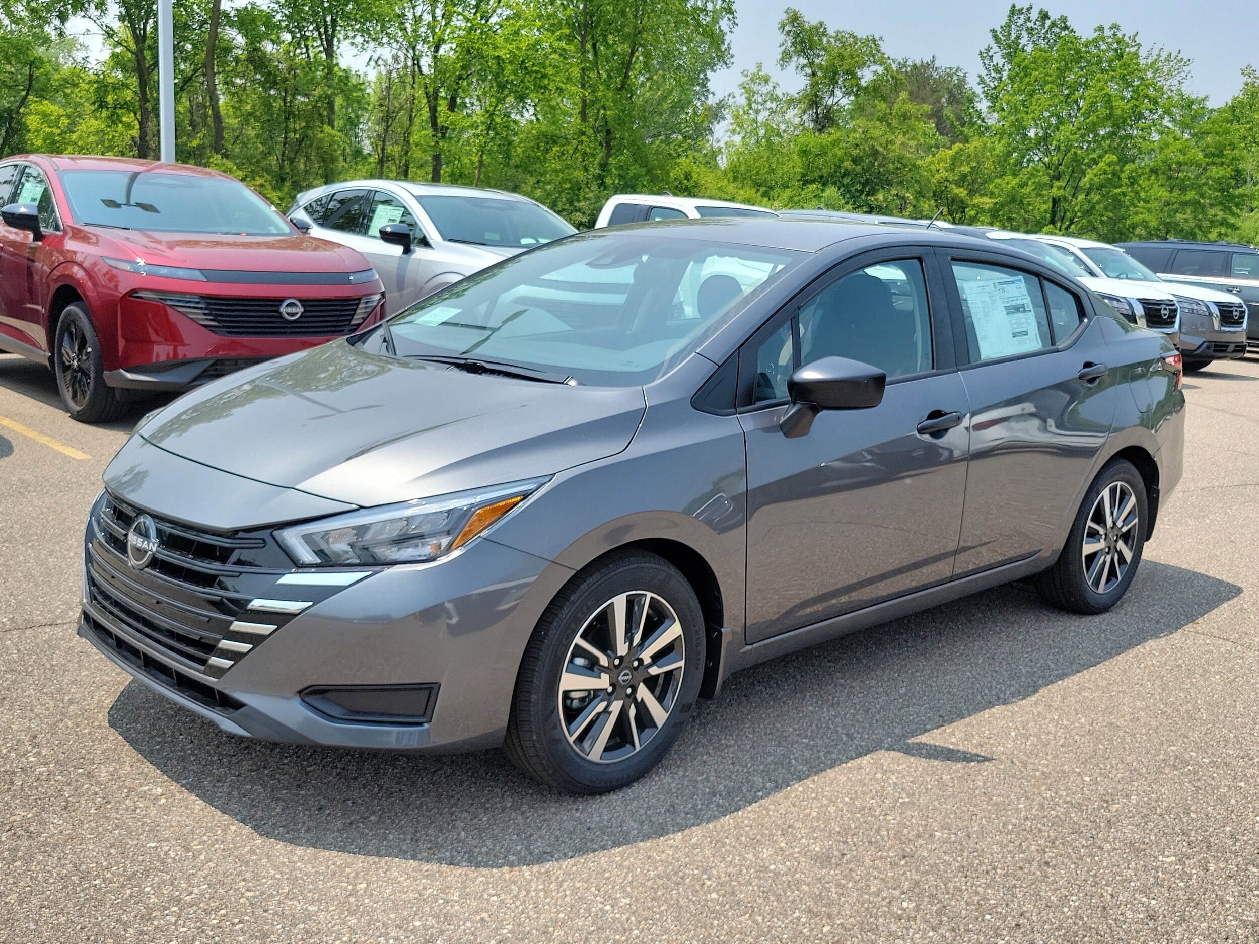 2025 Nissan Versa 1.6 S photo 2