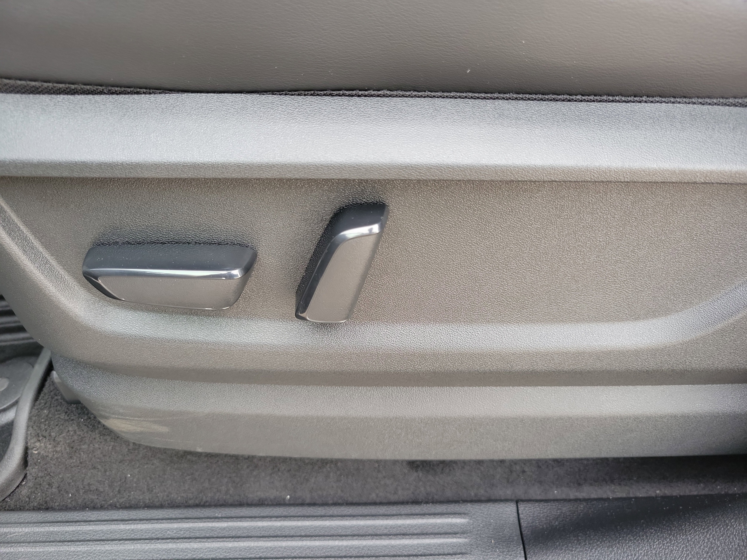 2025 Nissan Armada SV - Photo 6